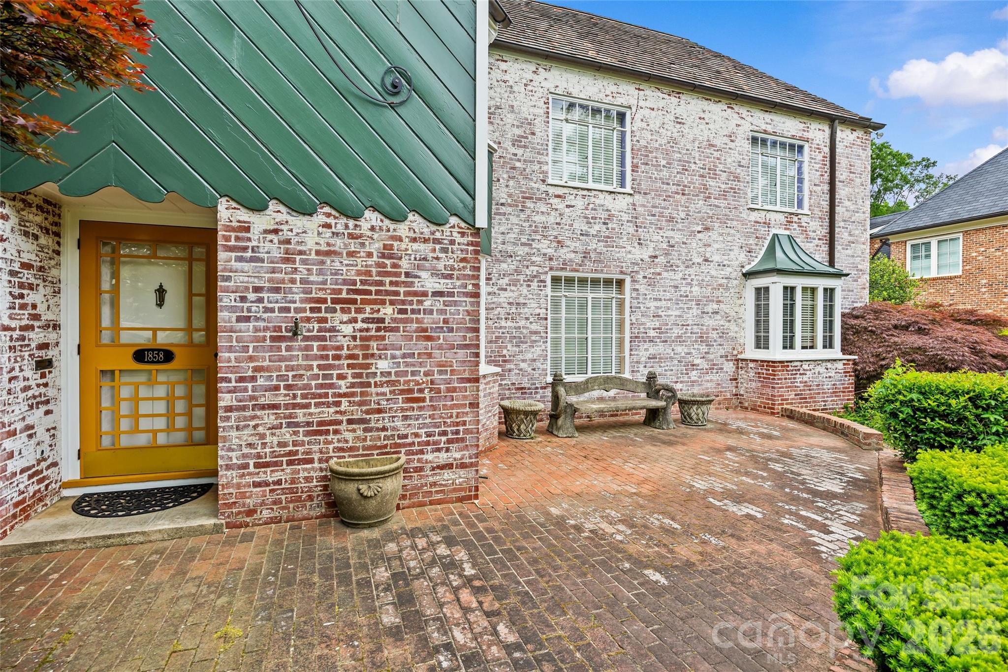 1858 Queens Road Property Photo 5