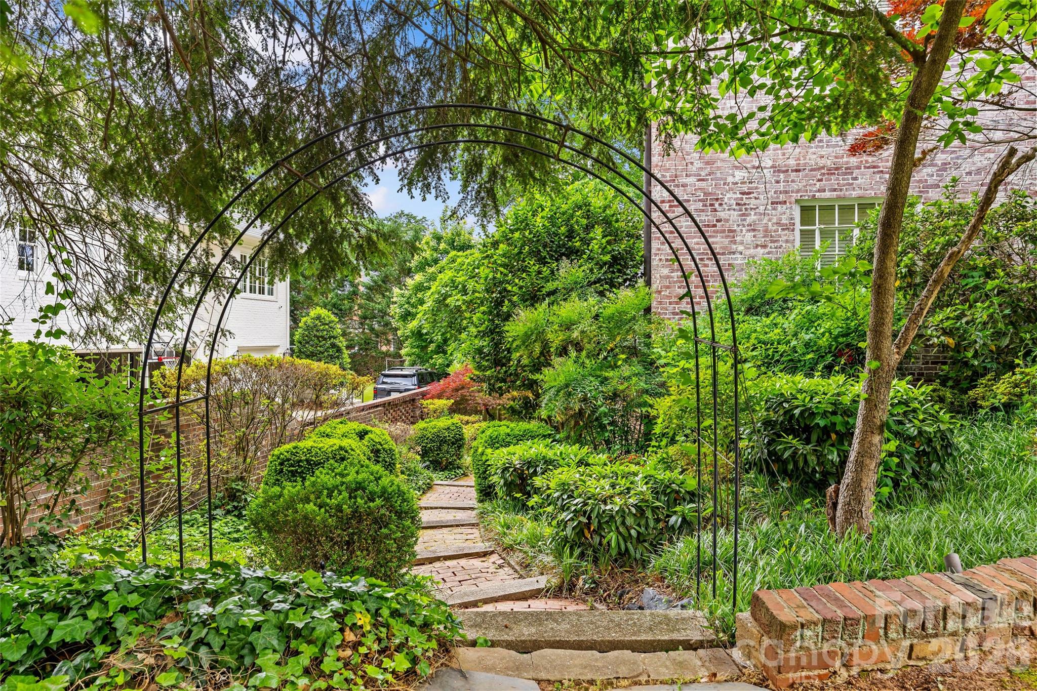 1858 Queens Road Property Photo 7
