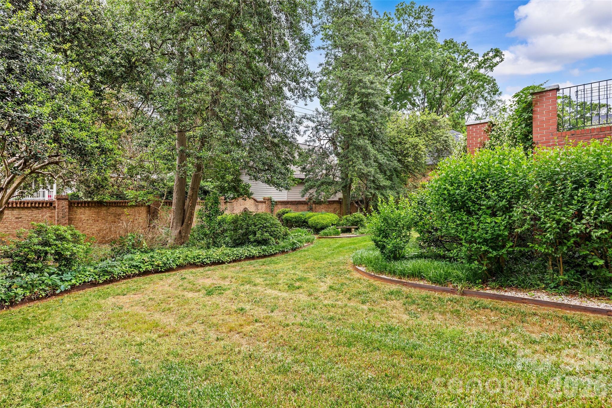 1858 Queens Road Property Photo 11