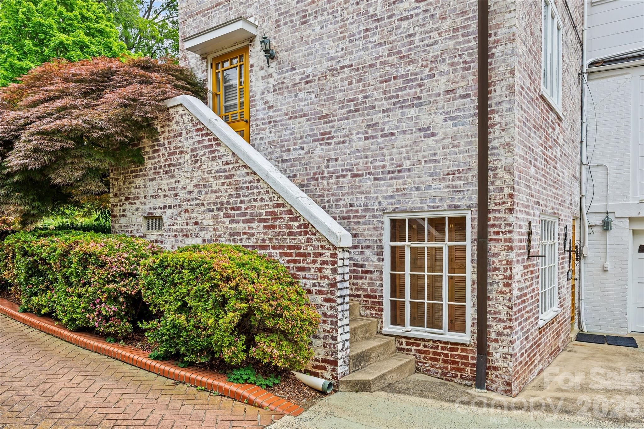 1858 Queens Road Property Photo 24