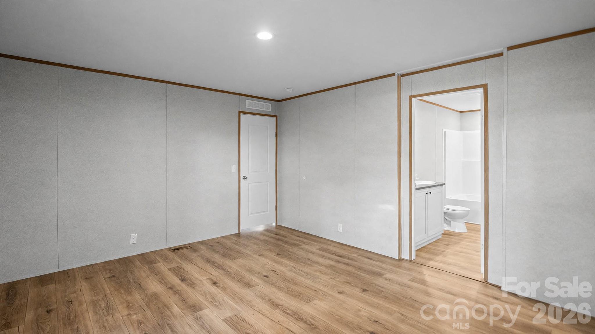 2205 Kingston Road Property Photo 11