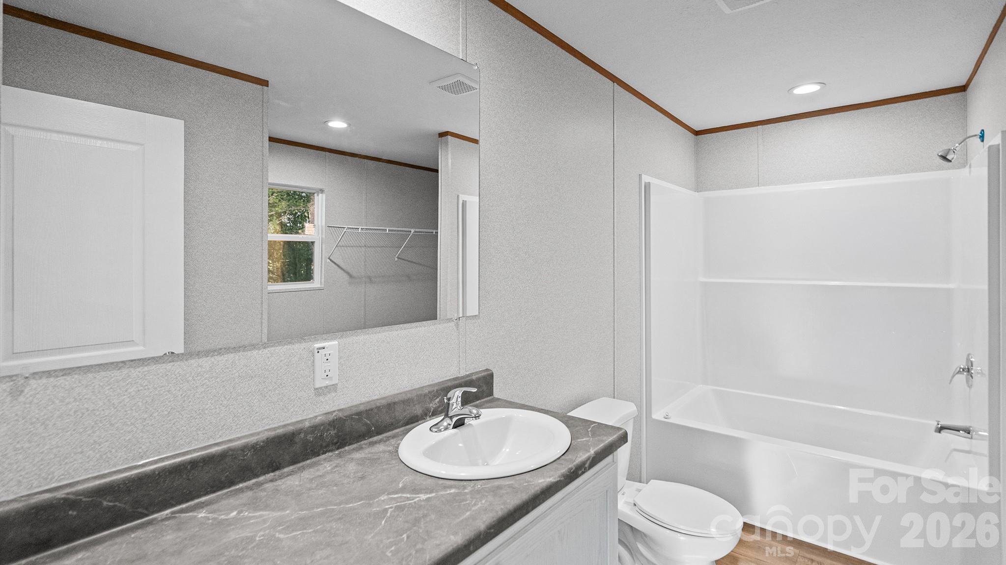 2205 Kingston Road Property Photo 13