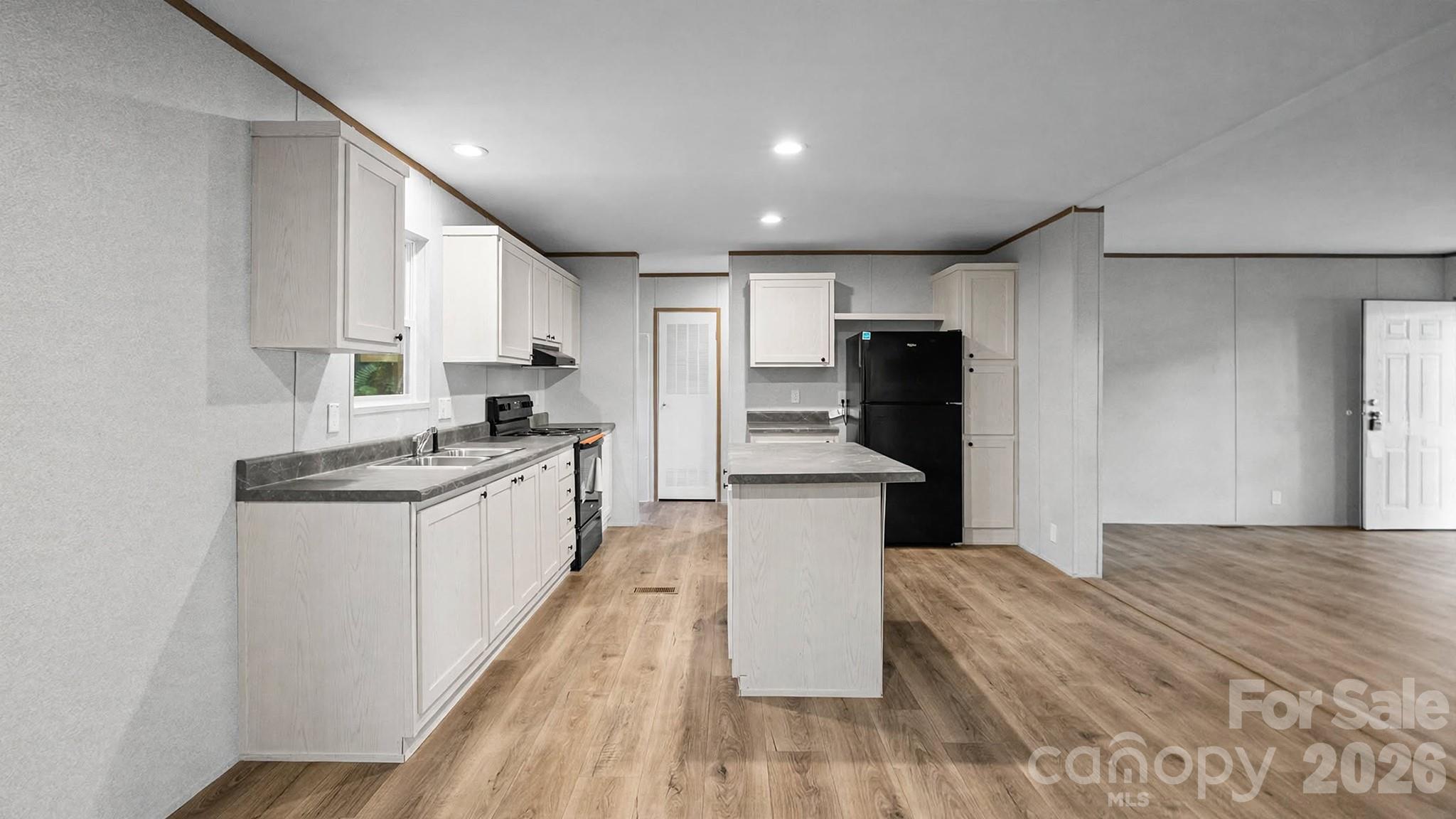 2205 Kingston Road Property Photo 17