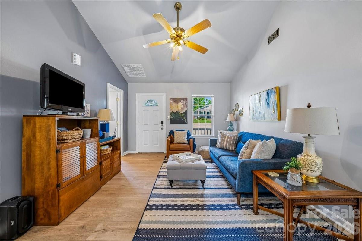 551 Porter Street Property Photo 8