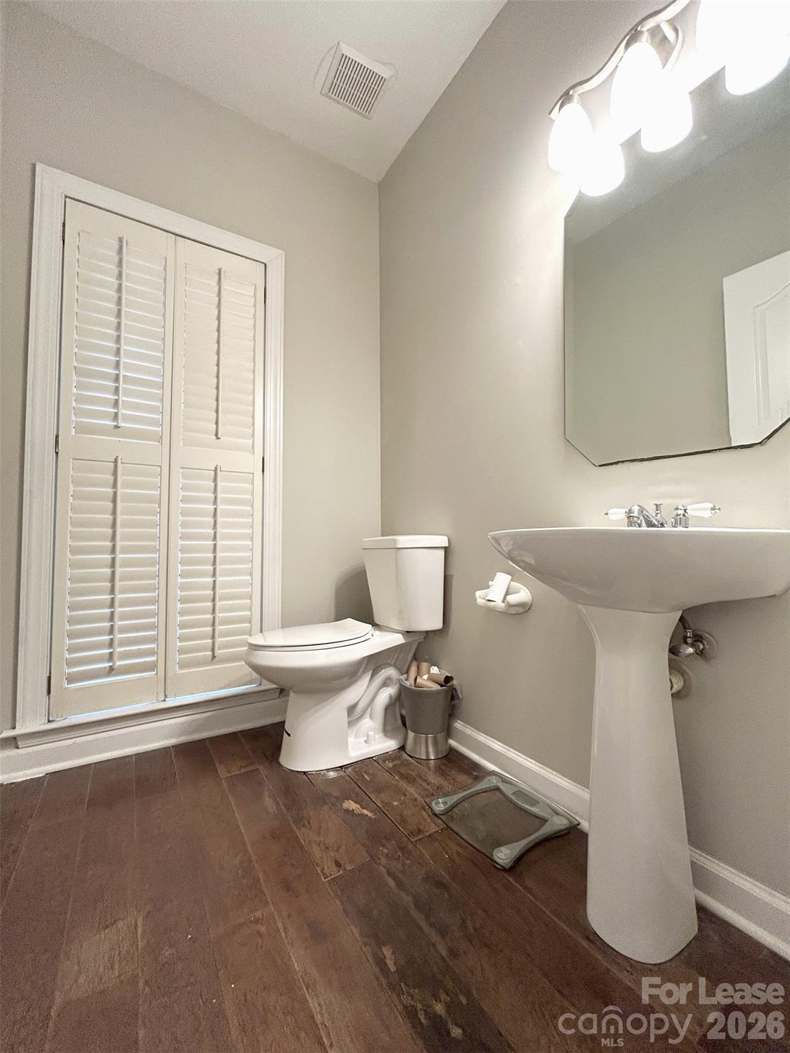 733 Meadow Lake Drive Property Photo 5