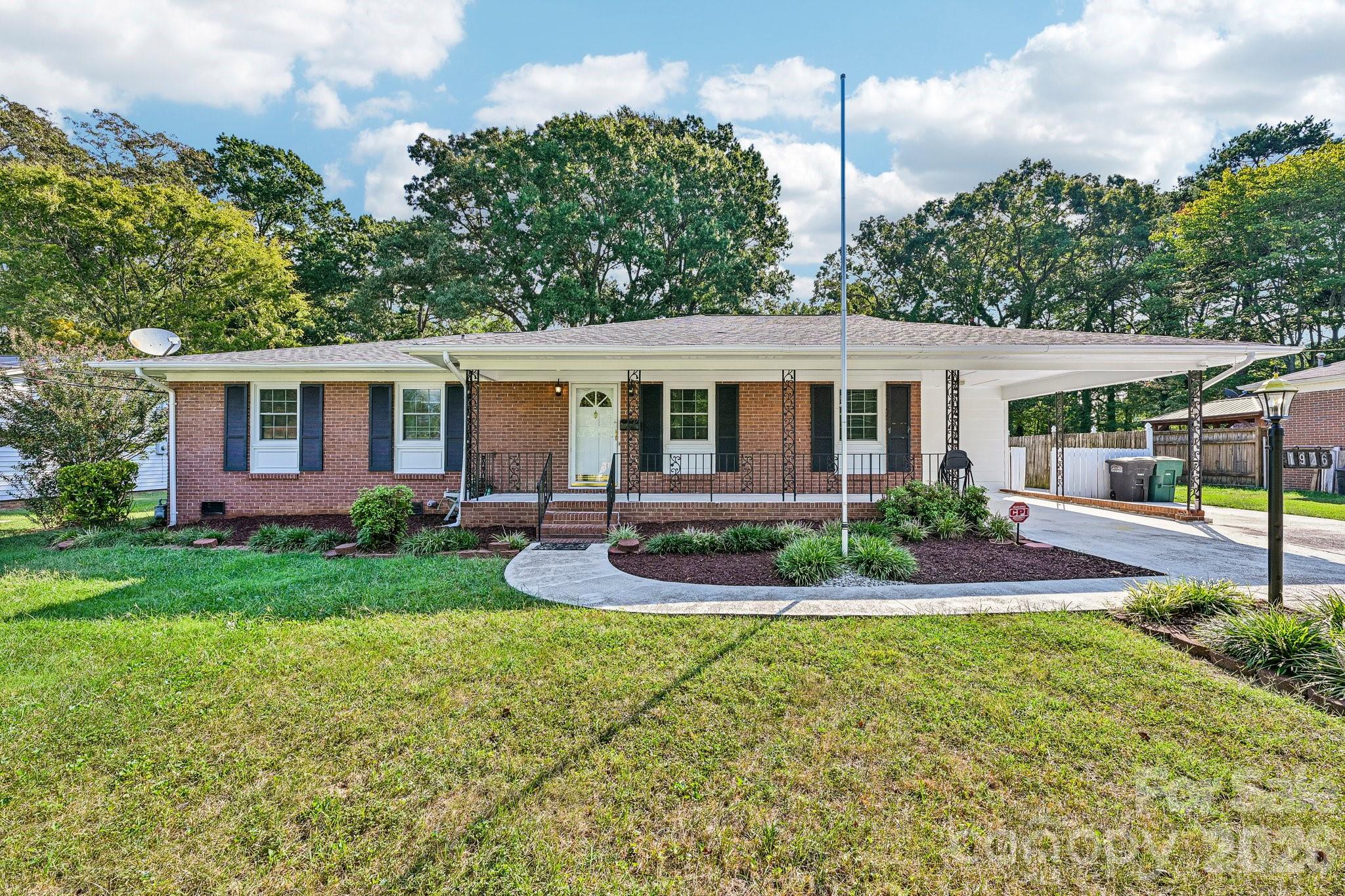 1926 Taylor Drive Property Photo 1