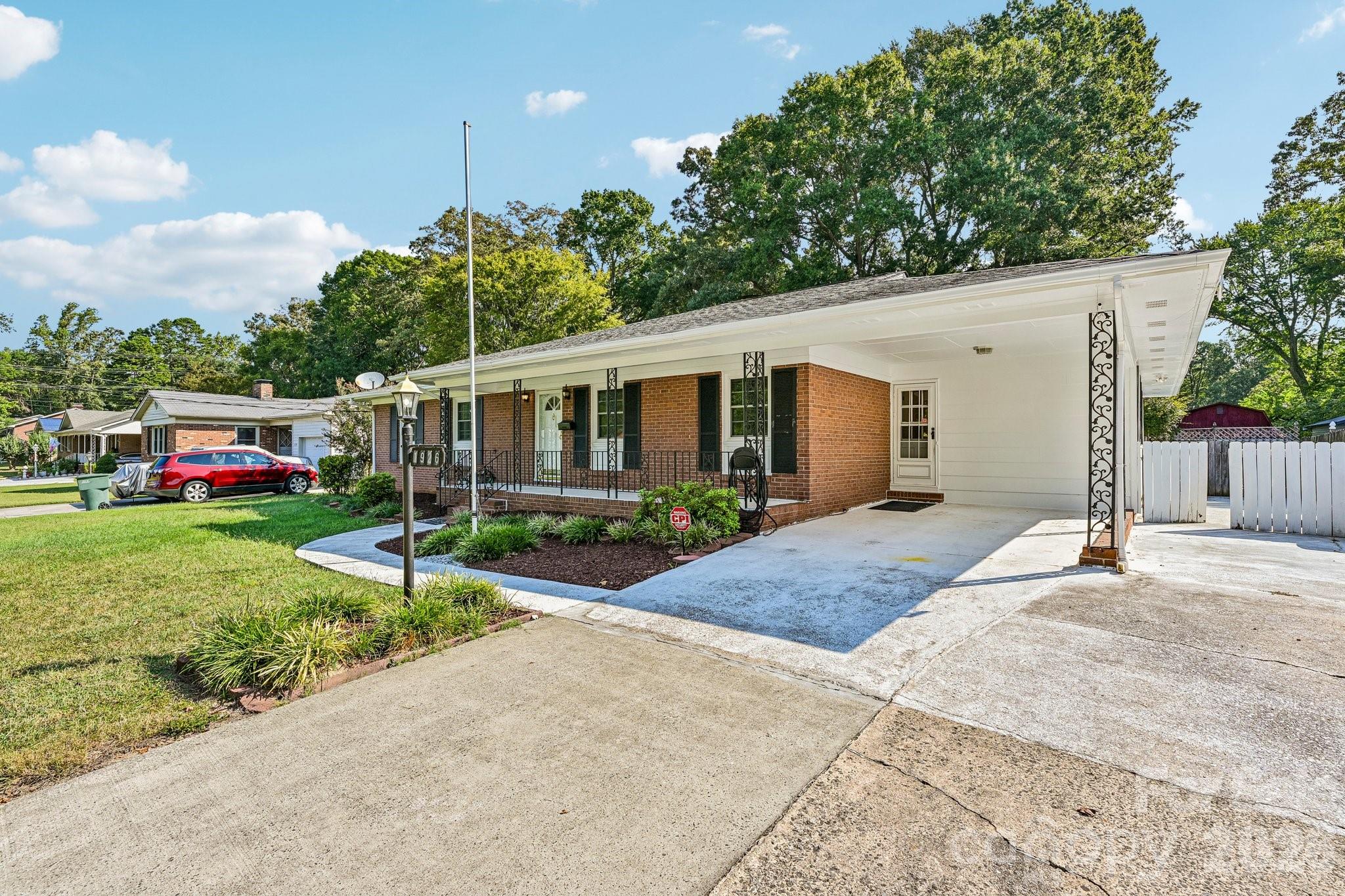 1926 Taylor Drive Property Photo 2