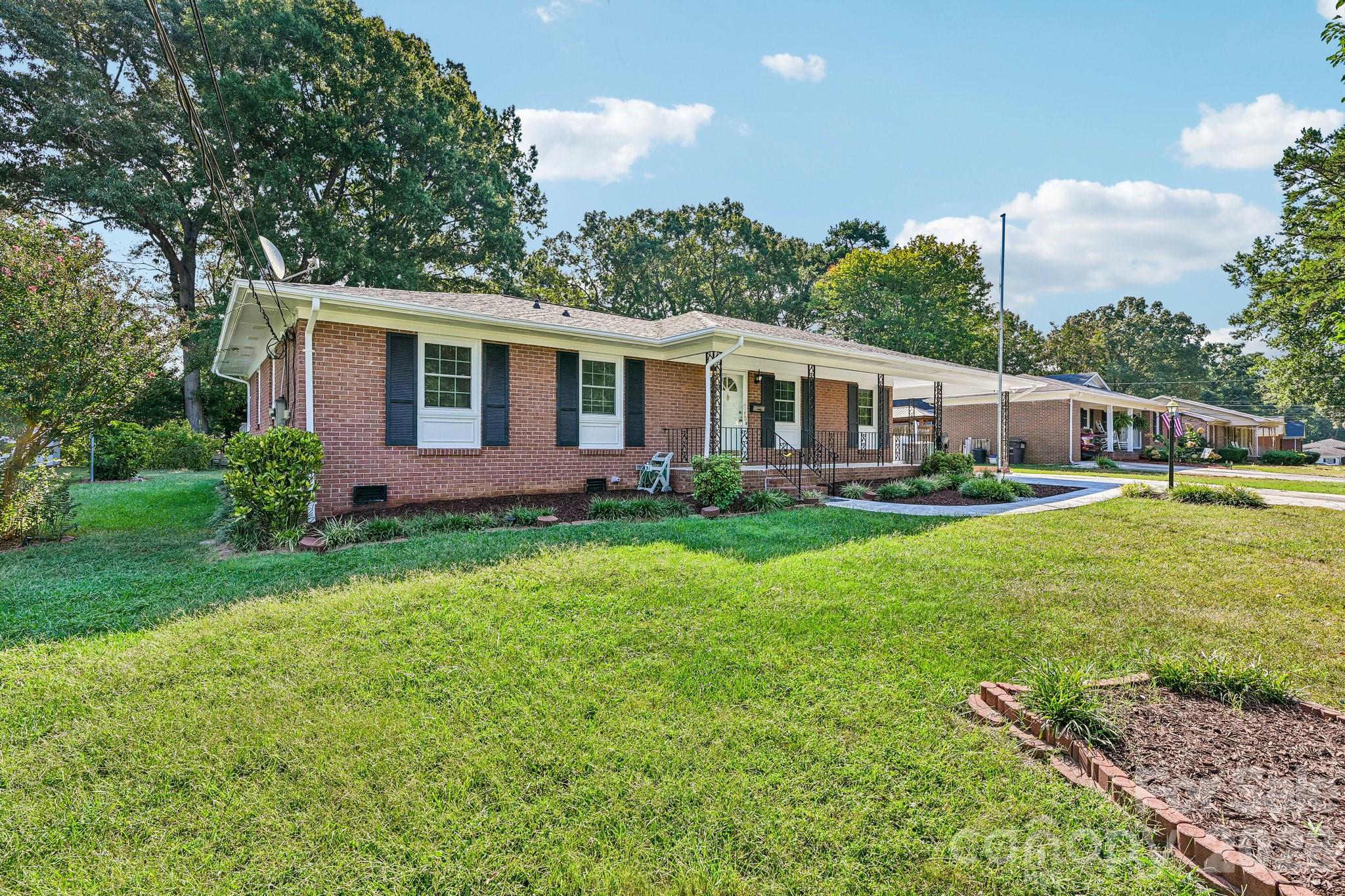 1926 Taylor Drive Property Photo 3