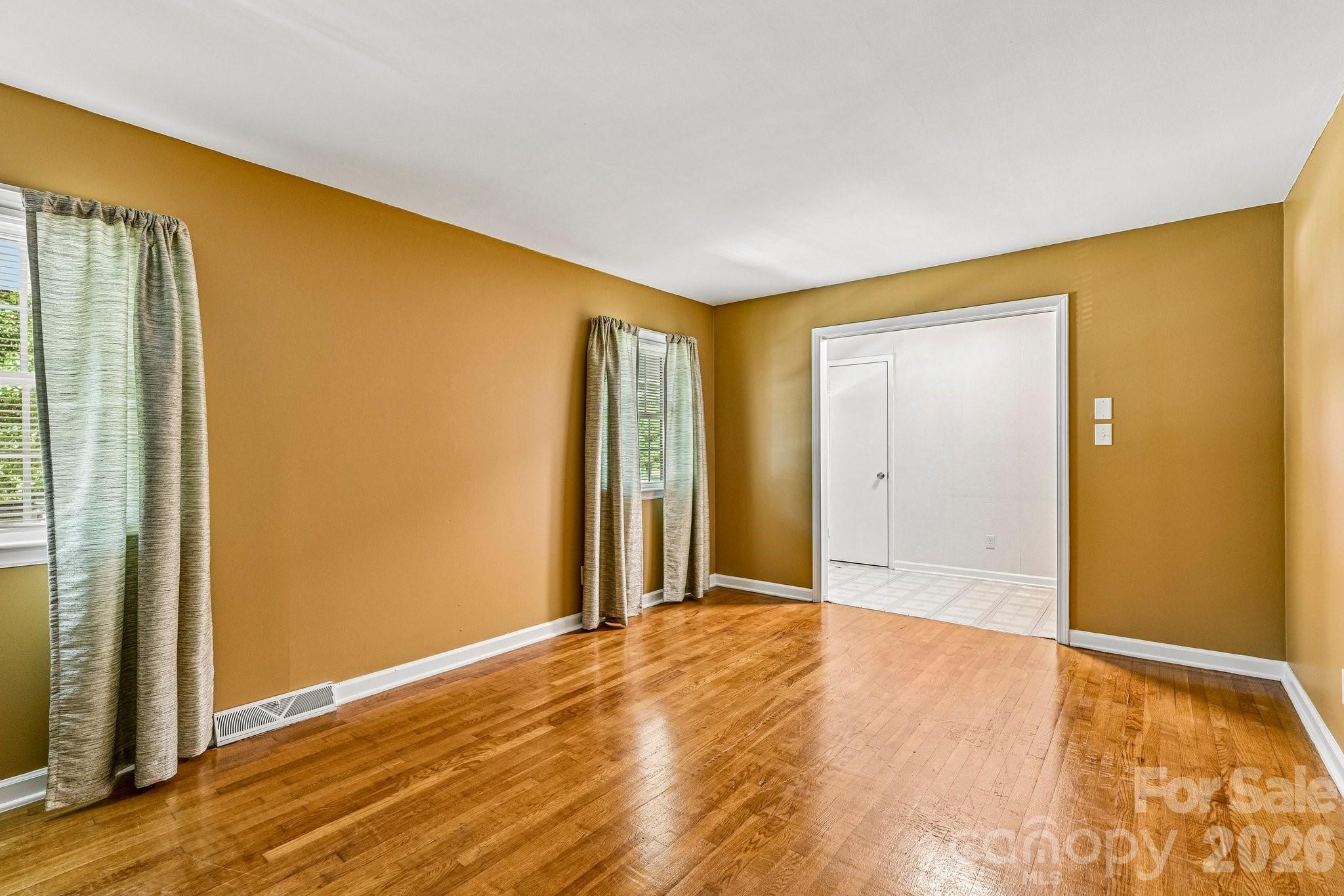 1926 Taylor Drive Property Photo 6
