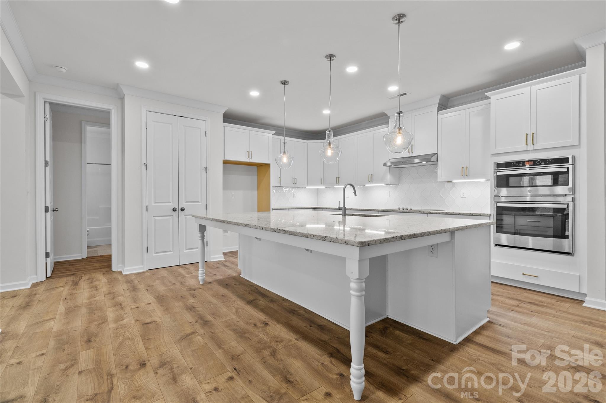 7893 Creek Park Drive Property Photo 6
