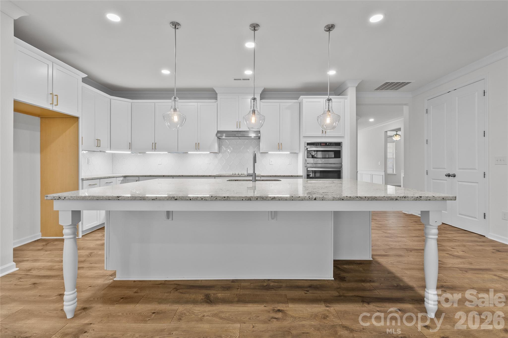 7893 Creek Park Drive Property Photo 9