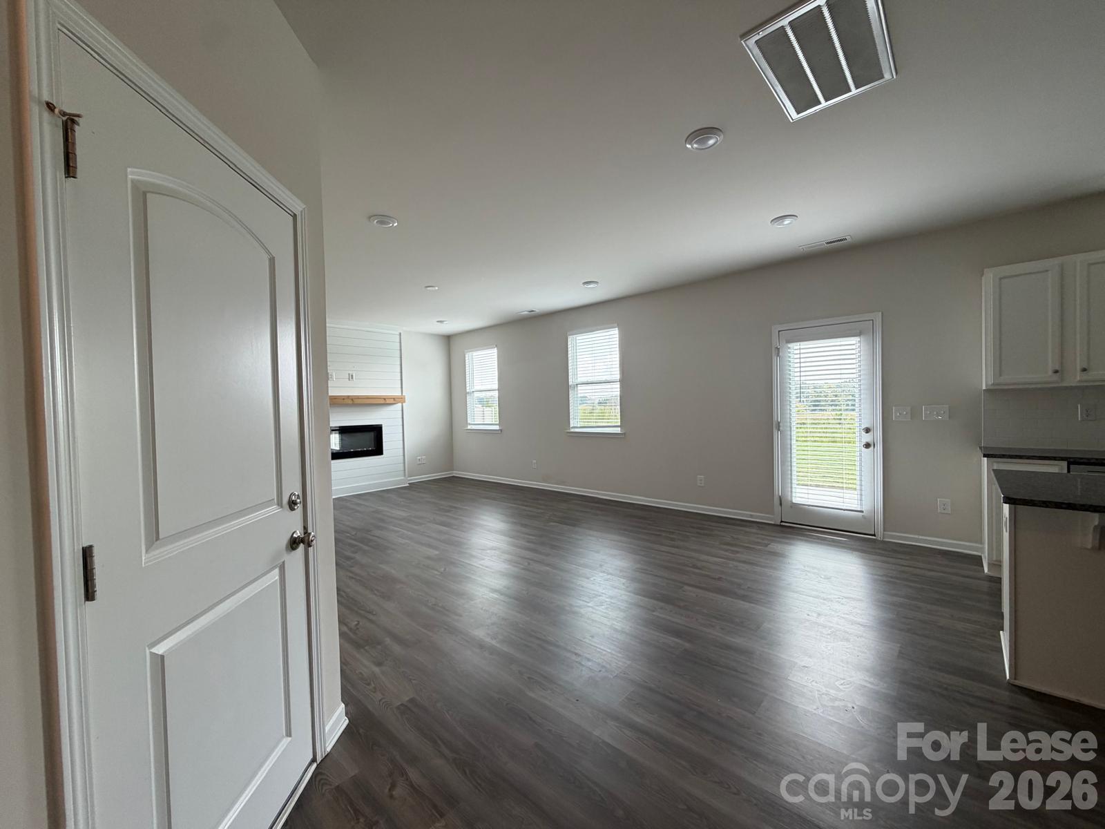 9002 Foxcroft Drive Property Photo 7