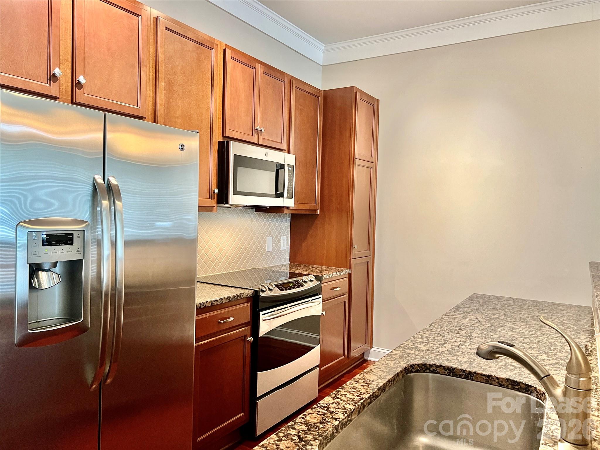 2810 Selwyn Avenue 111 Property Photo 13