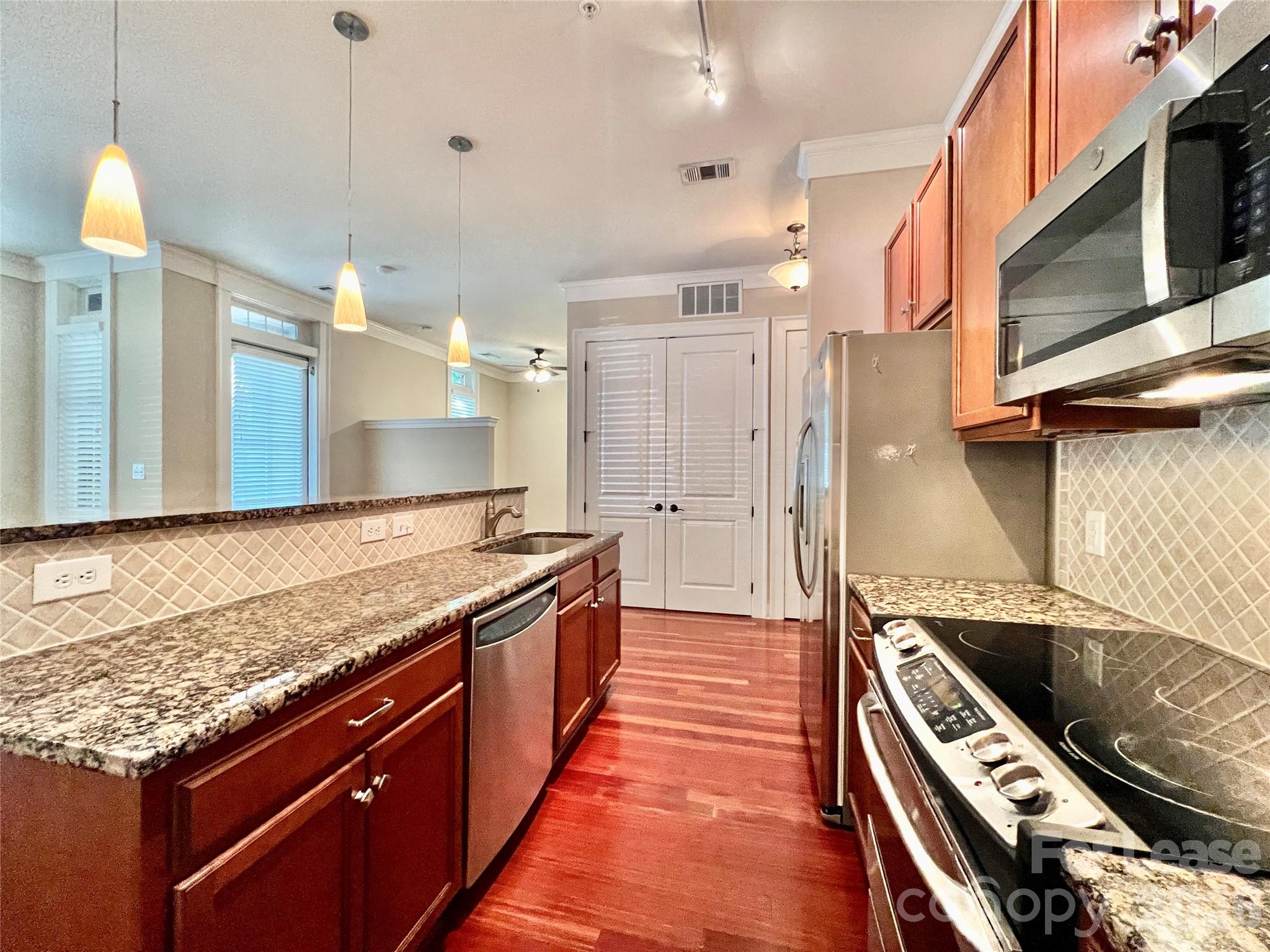 2810 Selwyn Avenue 111 Property Photo 15