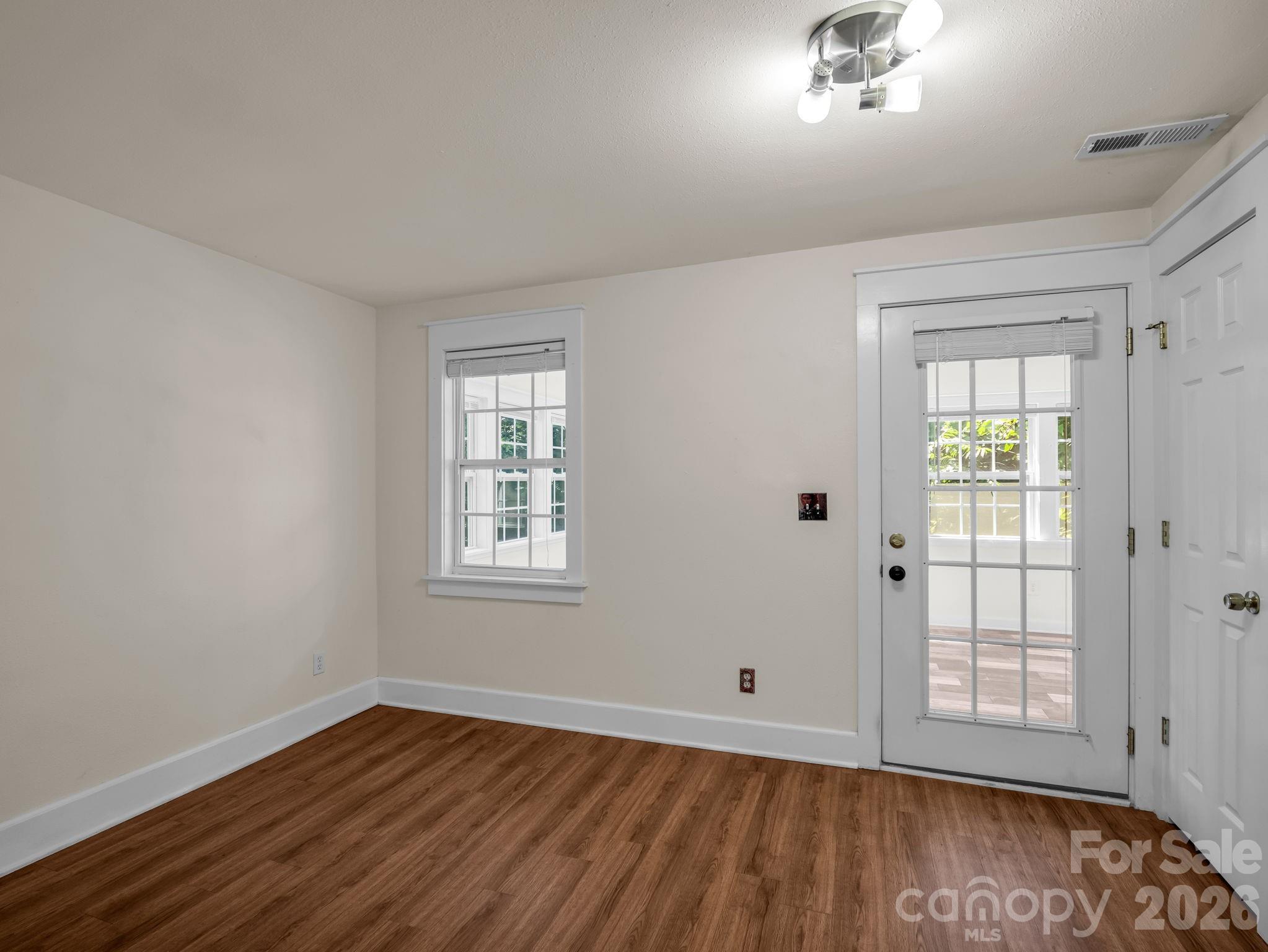 160 E Howard Street Property Photo 12