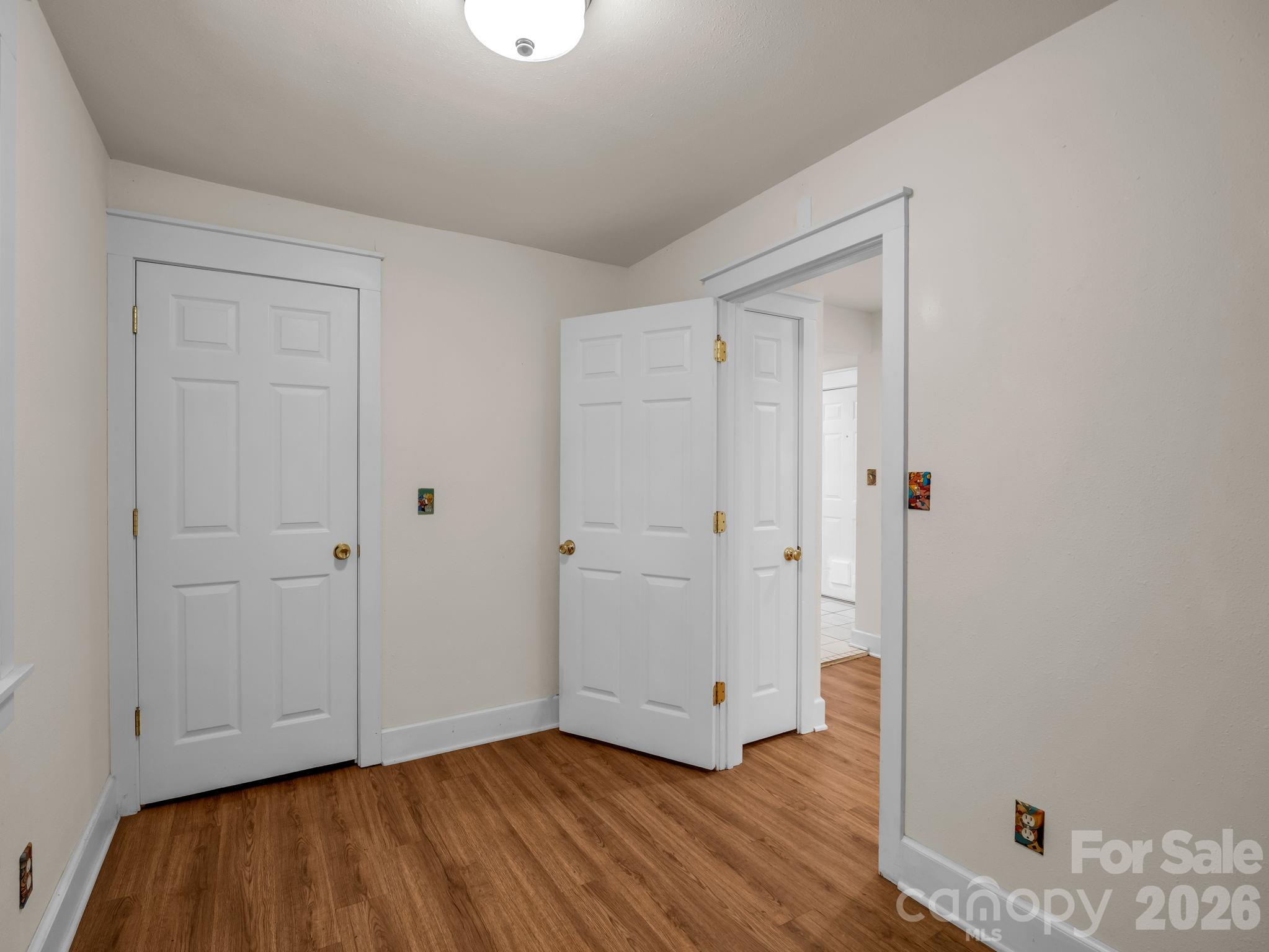 160 E Howard Street Property Photo 13