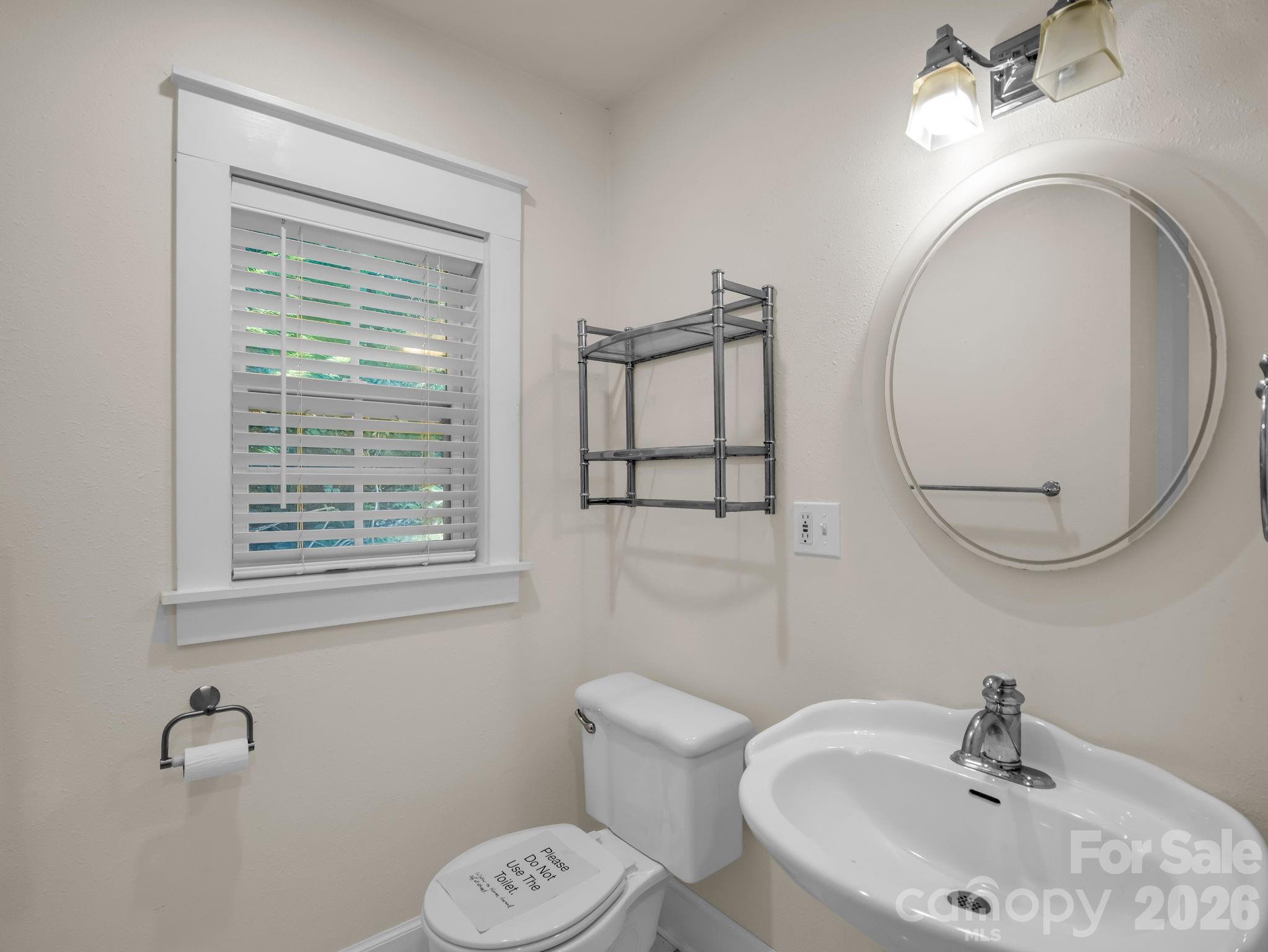 160 E Howard Street Property Photo 16