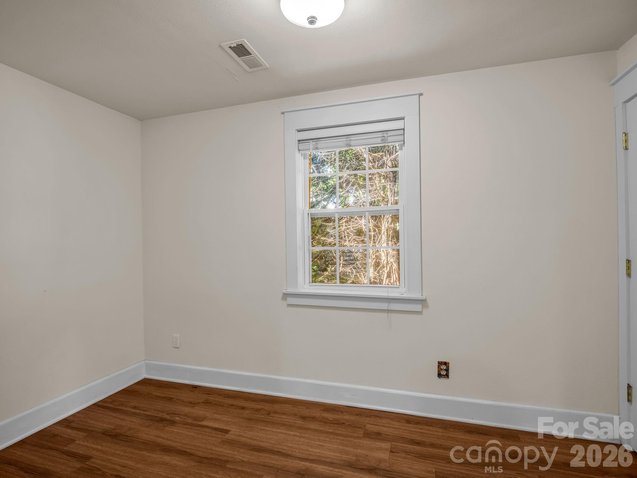 160 E Howard Street Property Photo 23