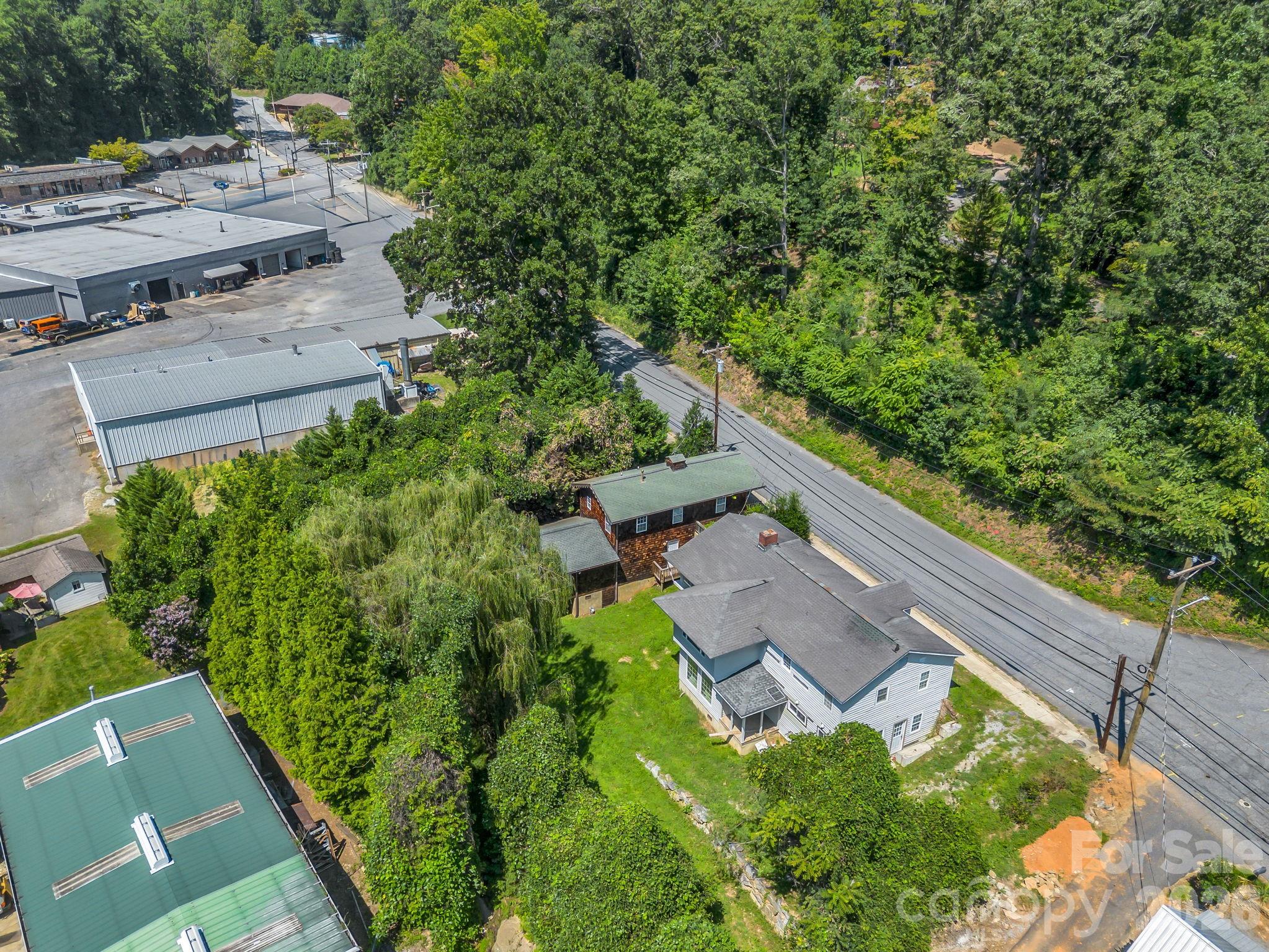 160 E Howard Street Property Photo 35