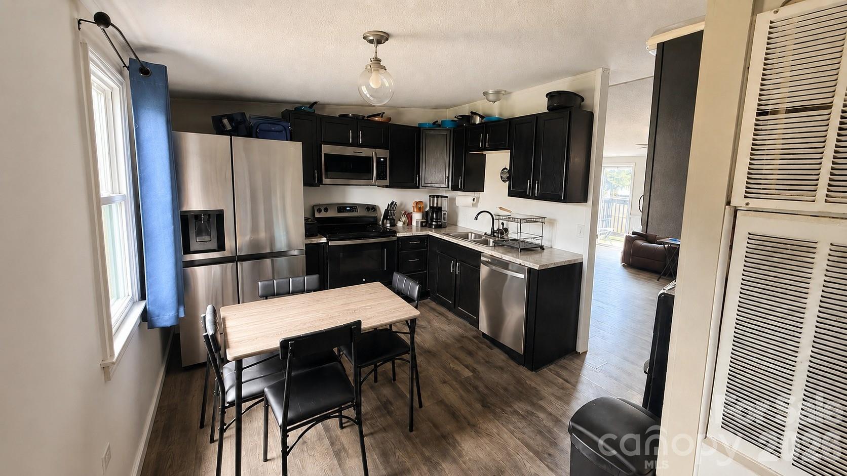 1868 Ellick Drive Property Photo 3