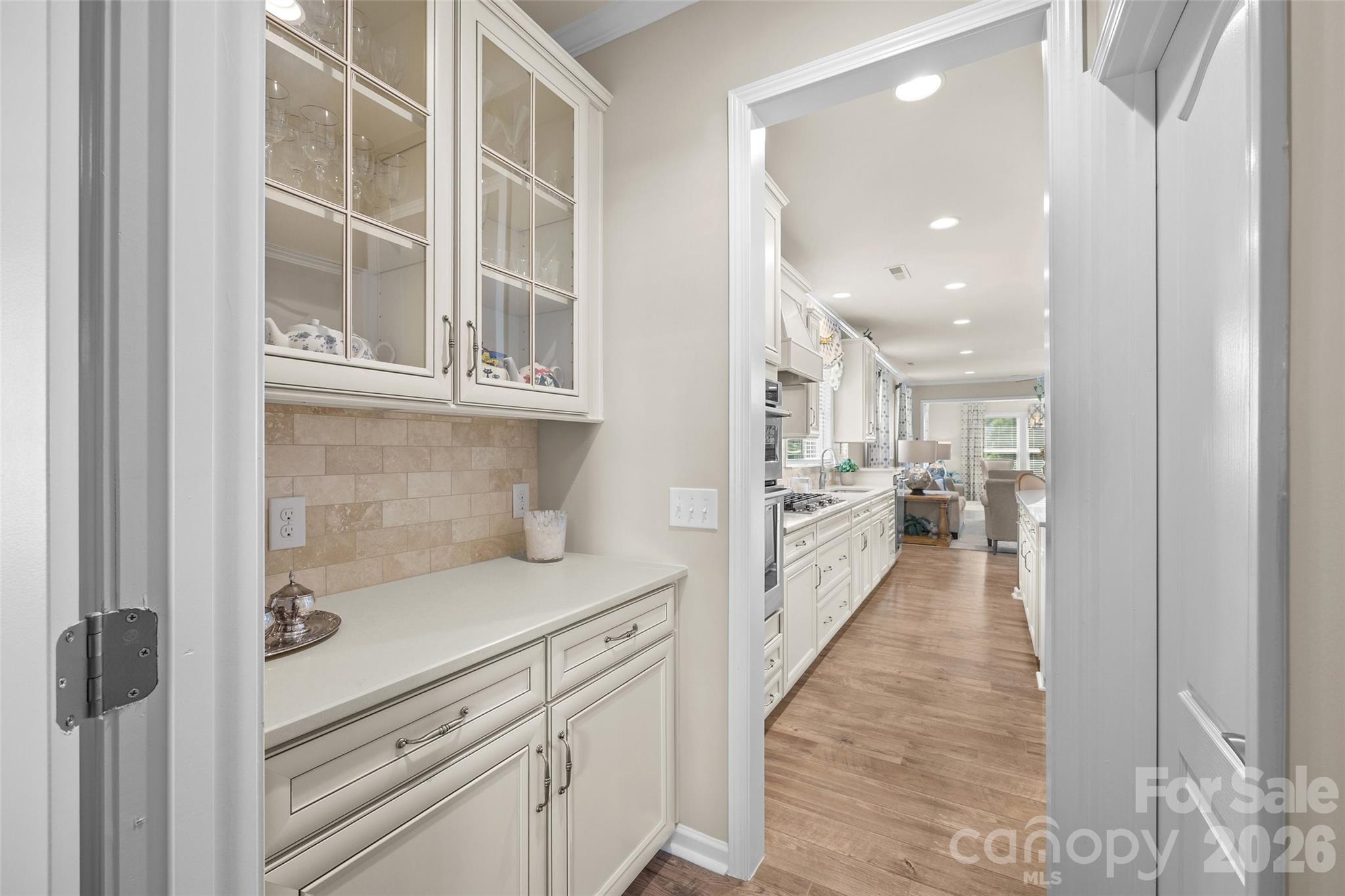 738 Peach Valley Lane Property Photo 6