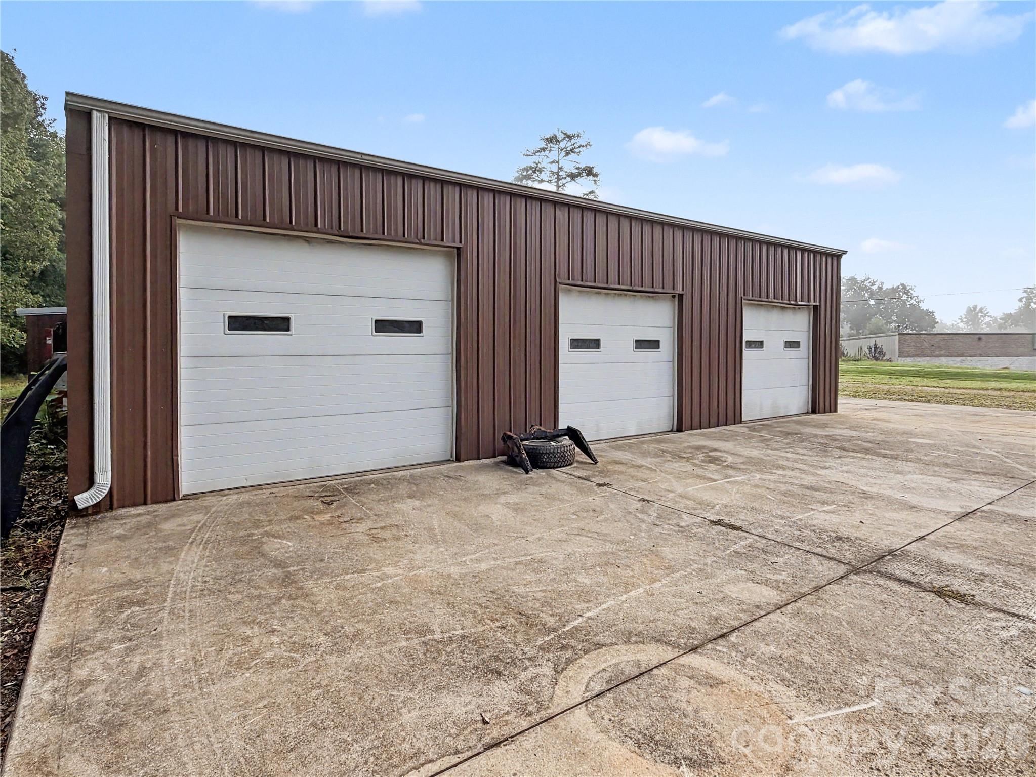 2330 Oakland Road Property Photo 2