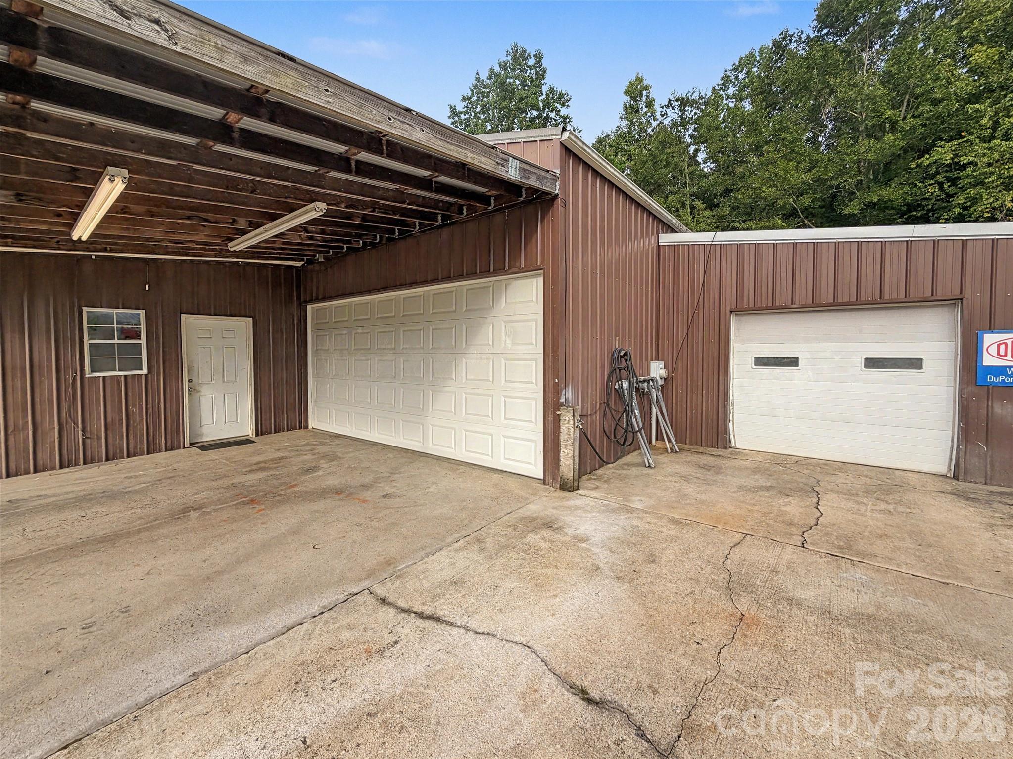 2330 Oakland Road Property Photo 5
