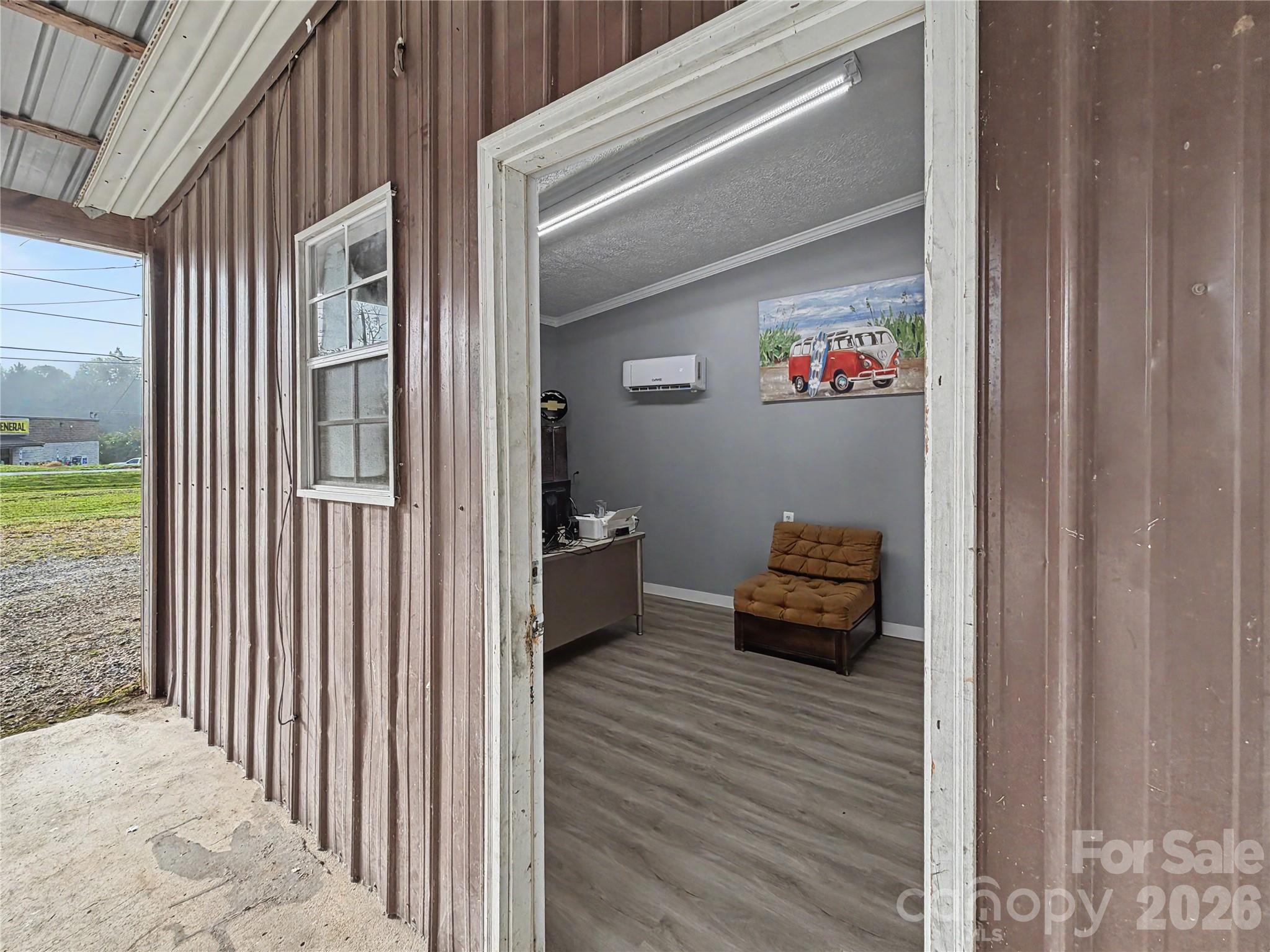 2330 Oakland Road Property Photo 6
