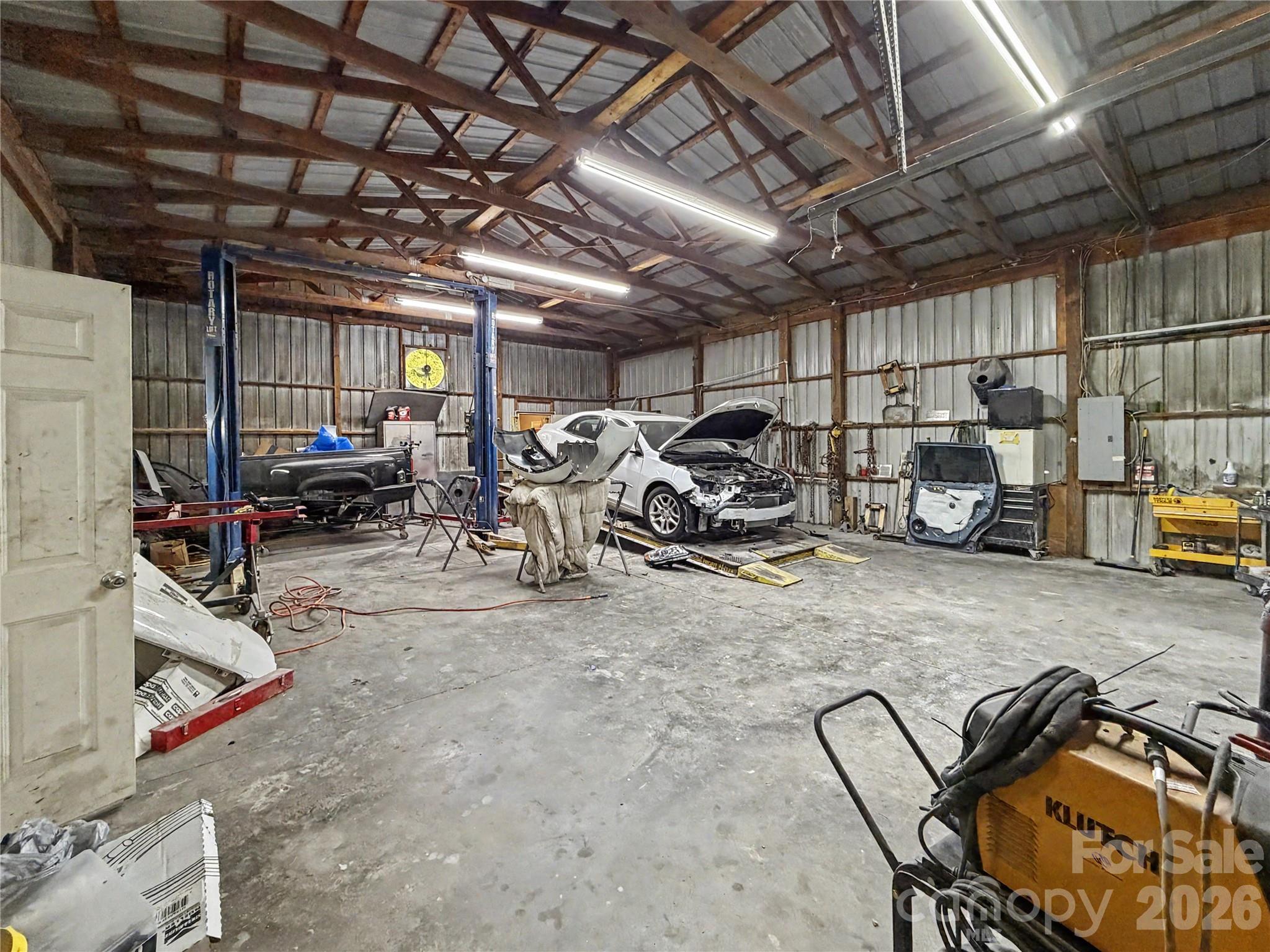 2330 Oakland Road Property Photo 9