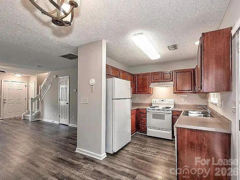 11642 Retriever Way Property Photo 3