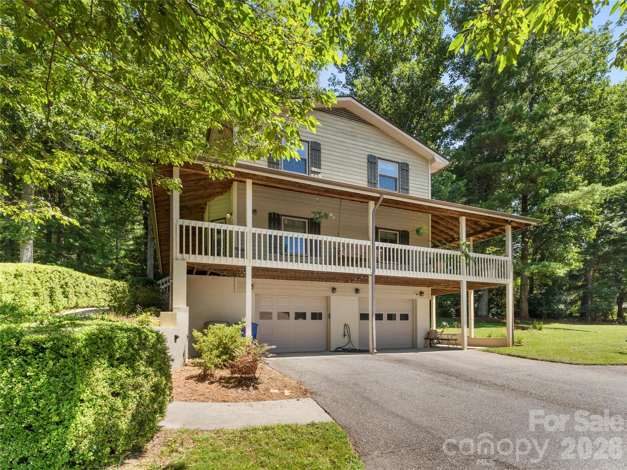 121 Churchill Downs Drive Property Photo 3