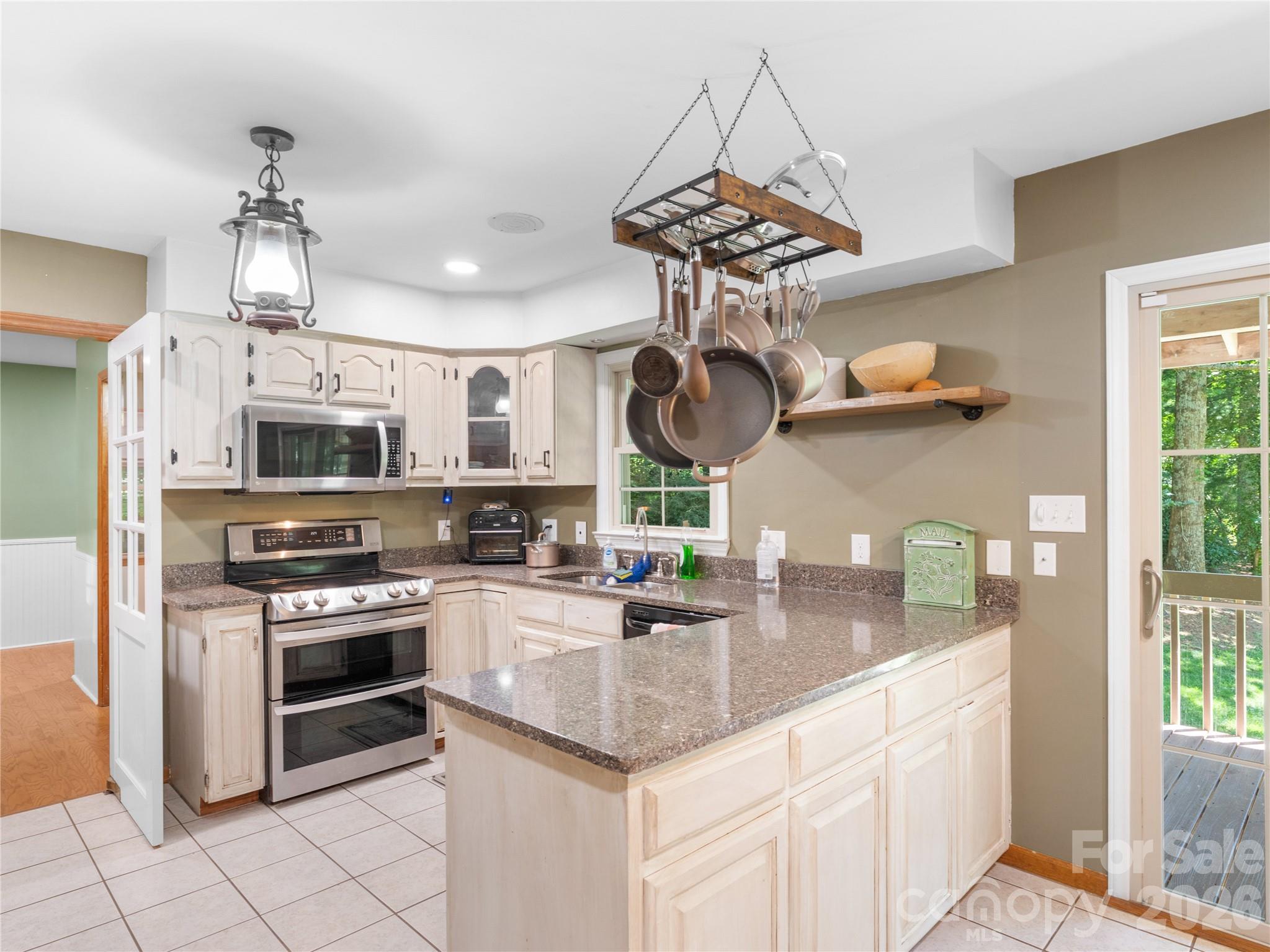121 Churchill Downs Drive Property Photo 15