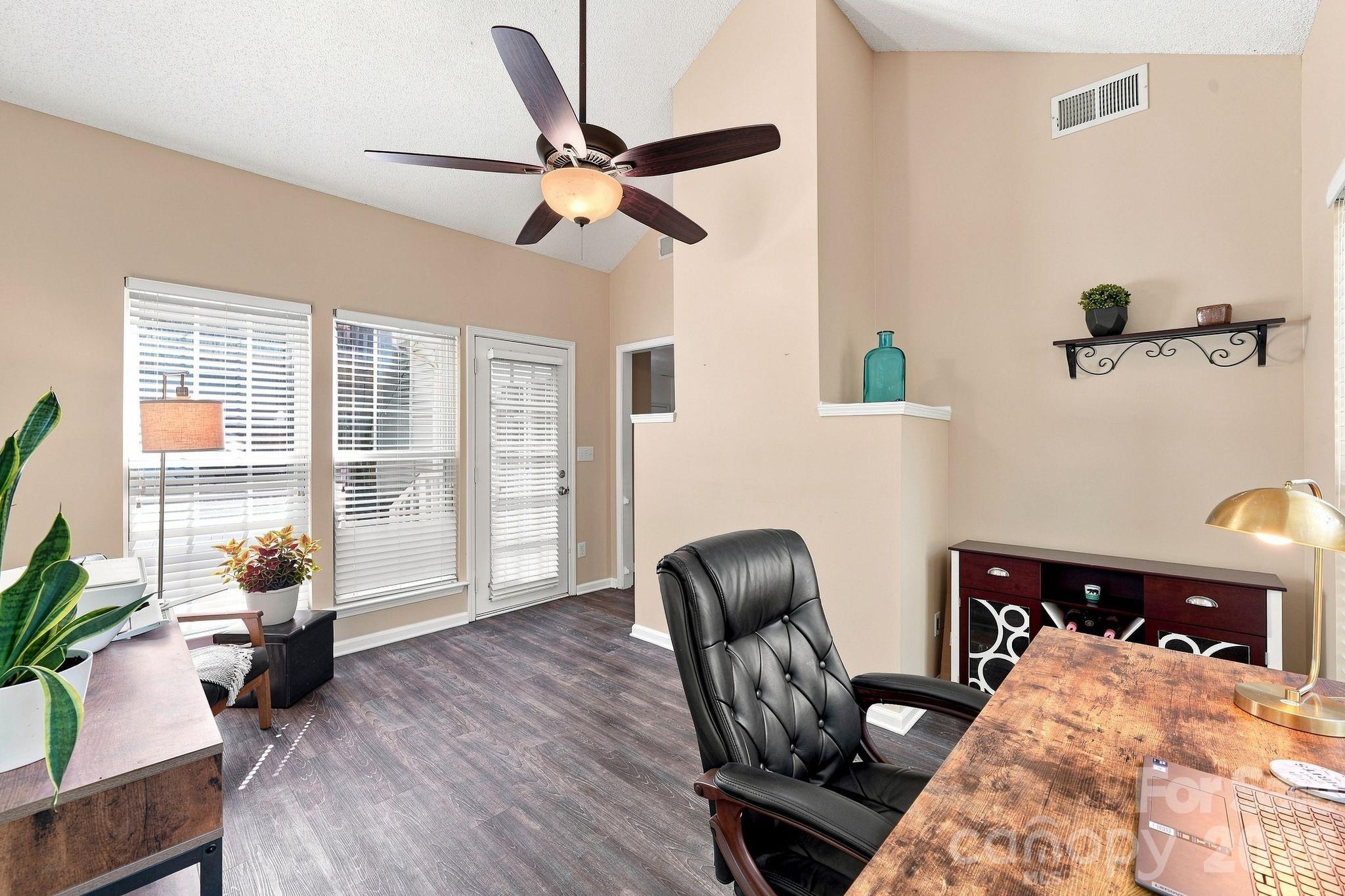 104 Oak Grove Court Property Photo 17