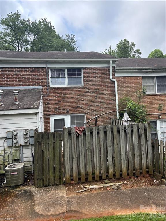 2811 Bleeker Square E Property Photo 4