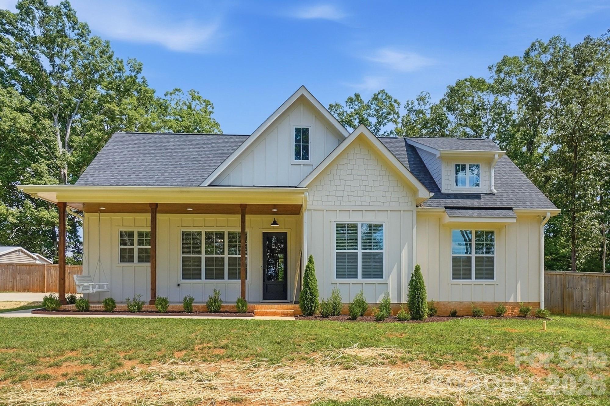 369 Sunderland Road Property Photo 1