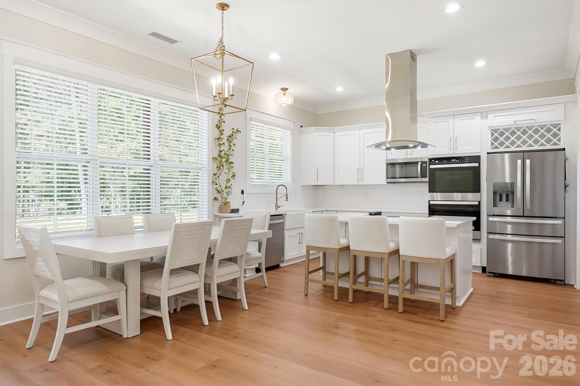 369 Sunderland Road Property Photo 3