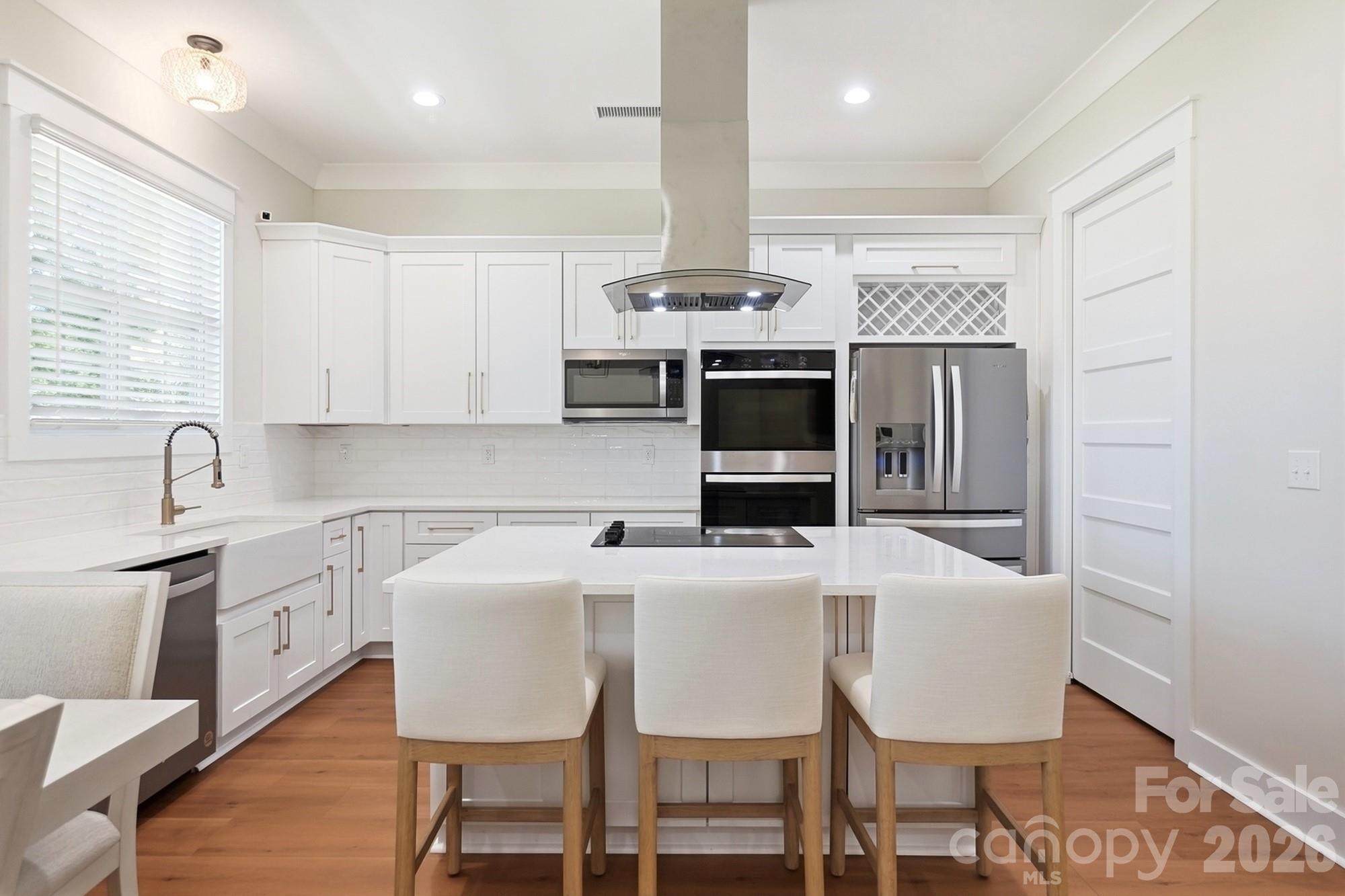 369 Sunderland Road Property Photo 4