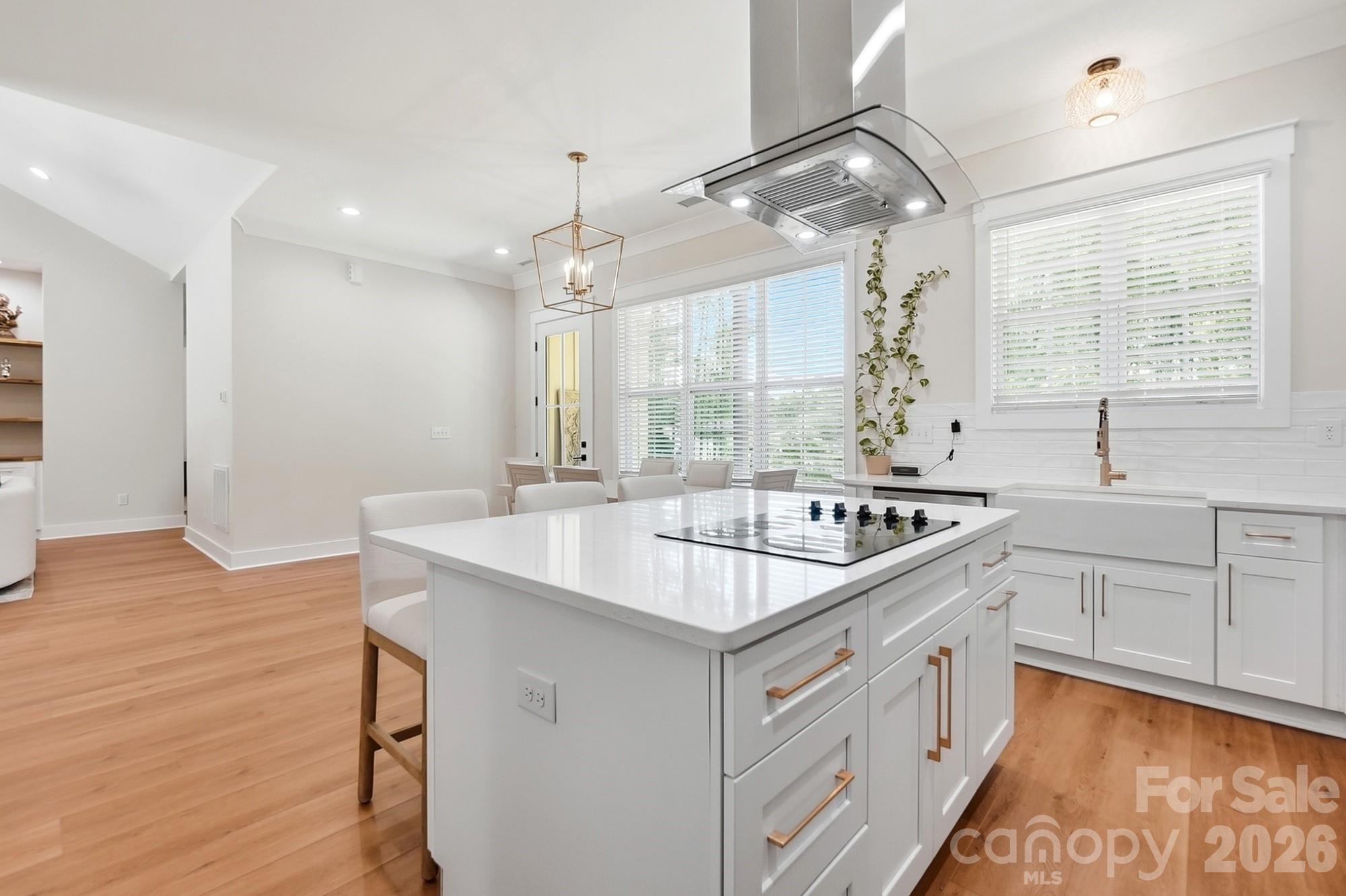 369 Sunderland Road Property Photo 6