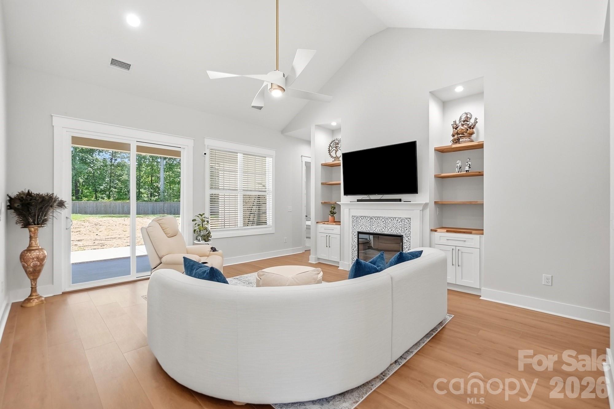 369 Sunderland Road Property Photo 10