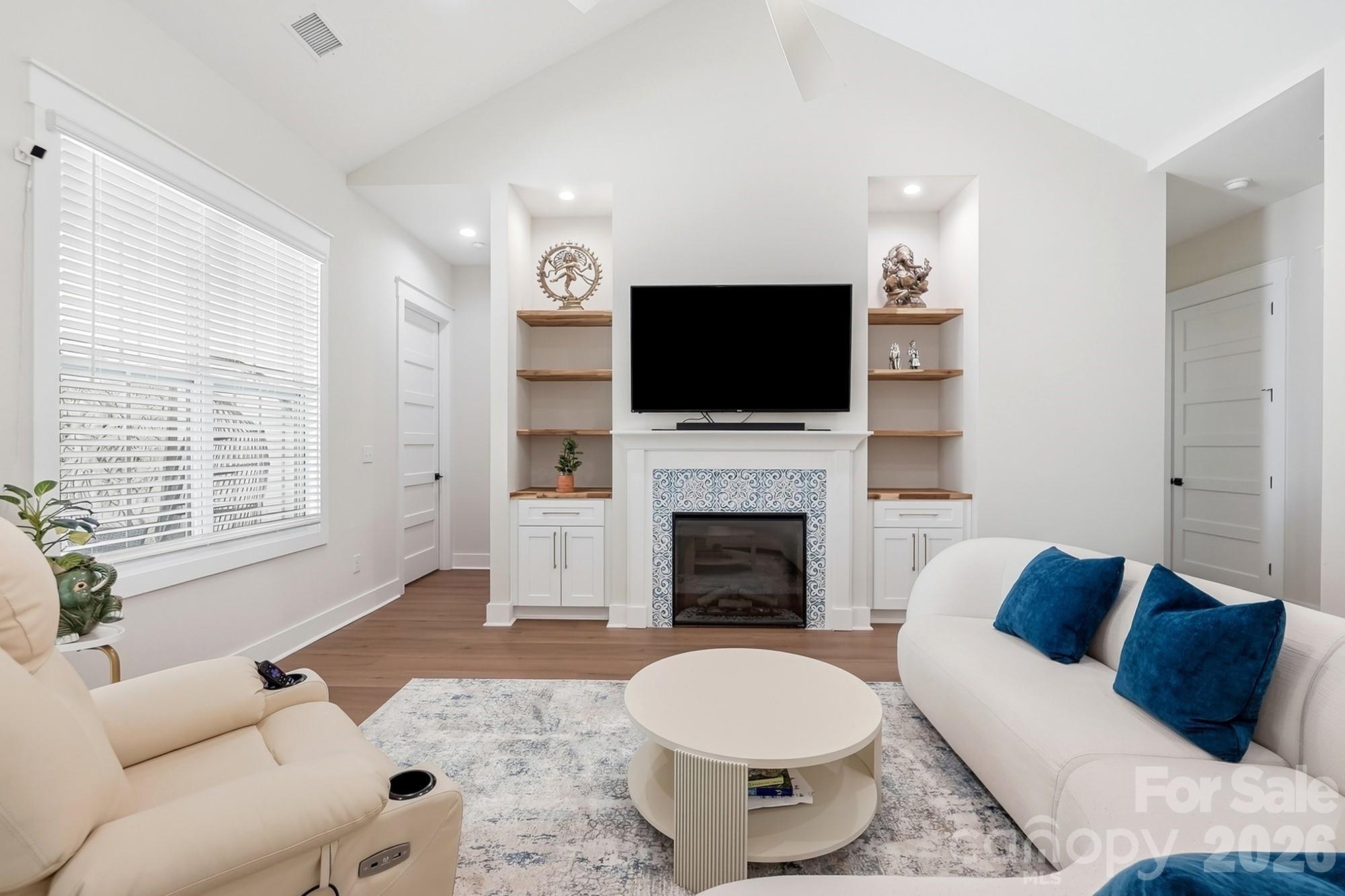 369 Sunderland Road Property Photo 15