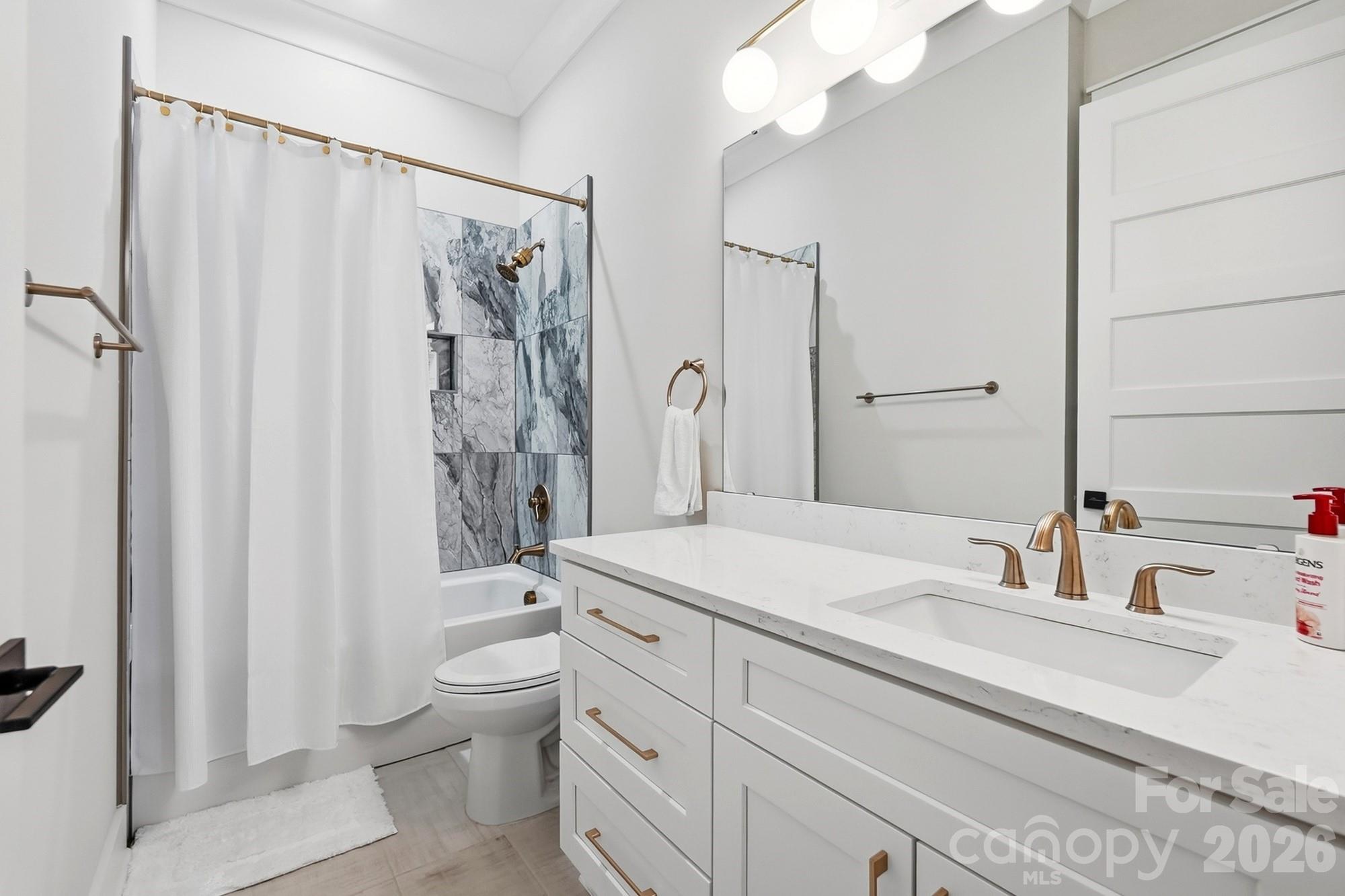 369 Sunderland Road Property Photo 26