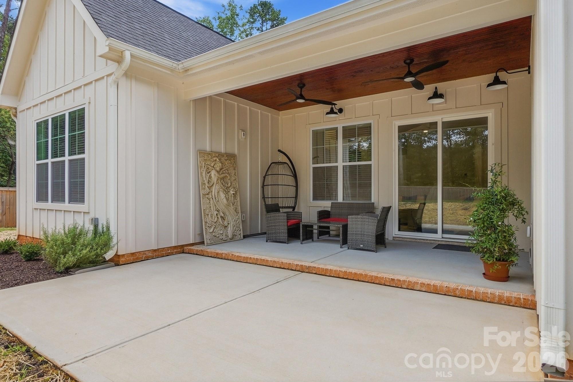 369 Sunderland Road Property Photo 33