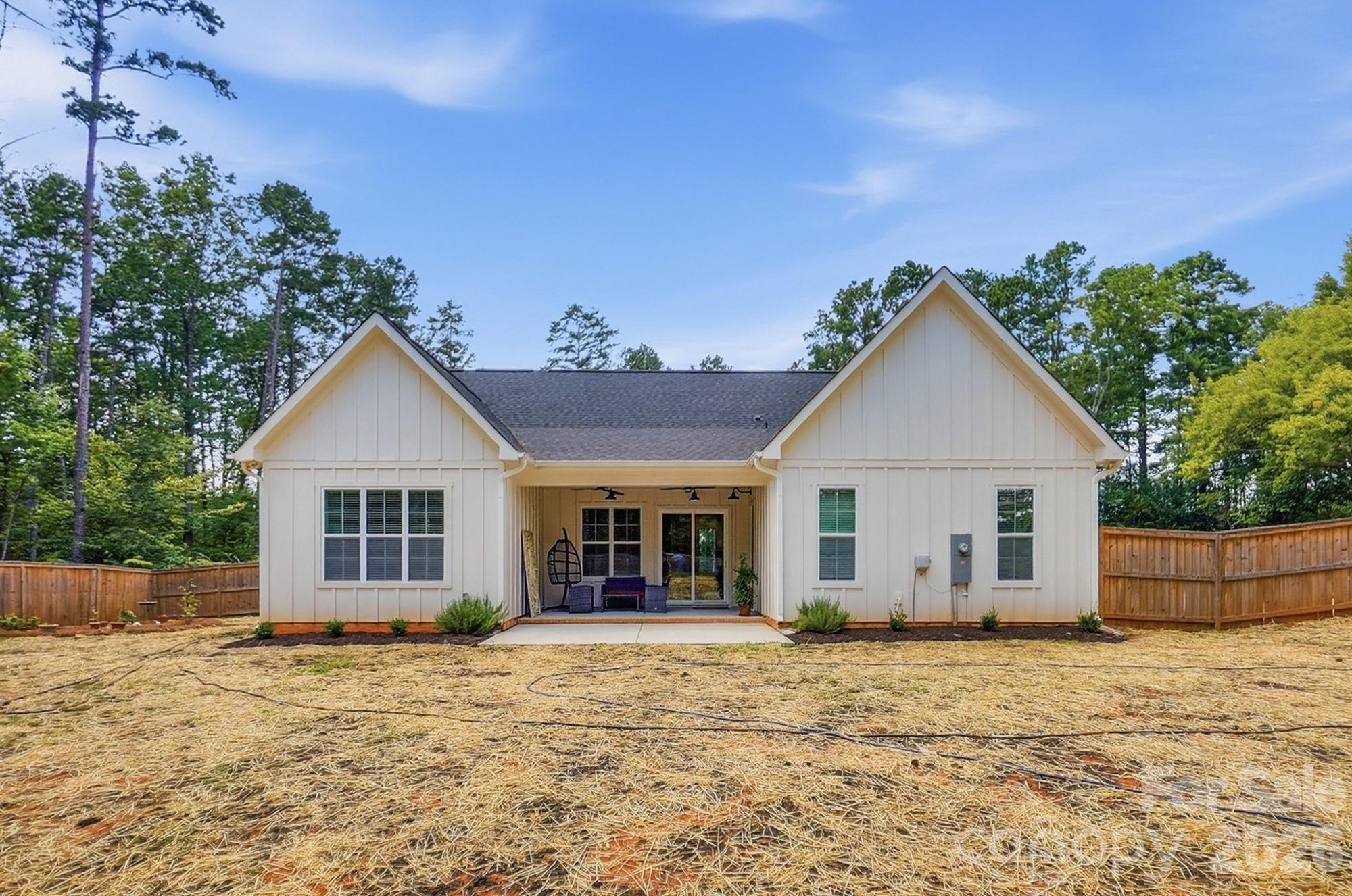 369 Sunderland Road Property Photo 34