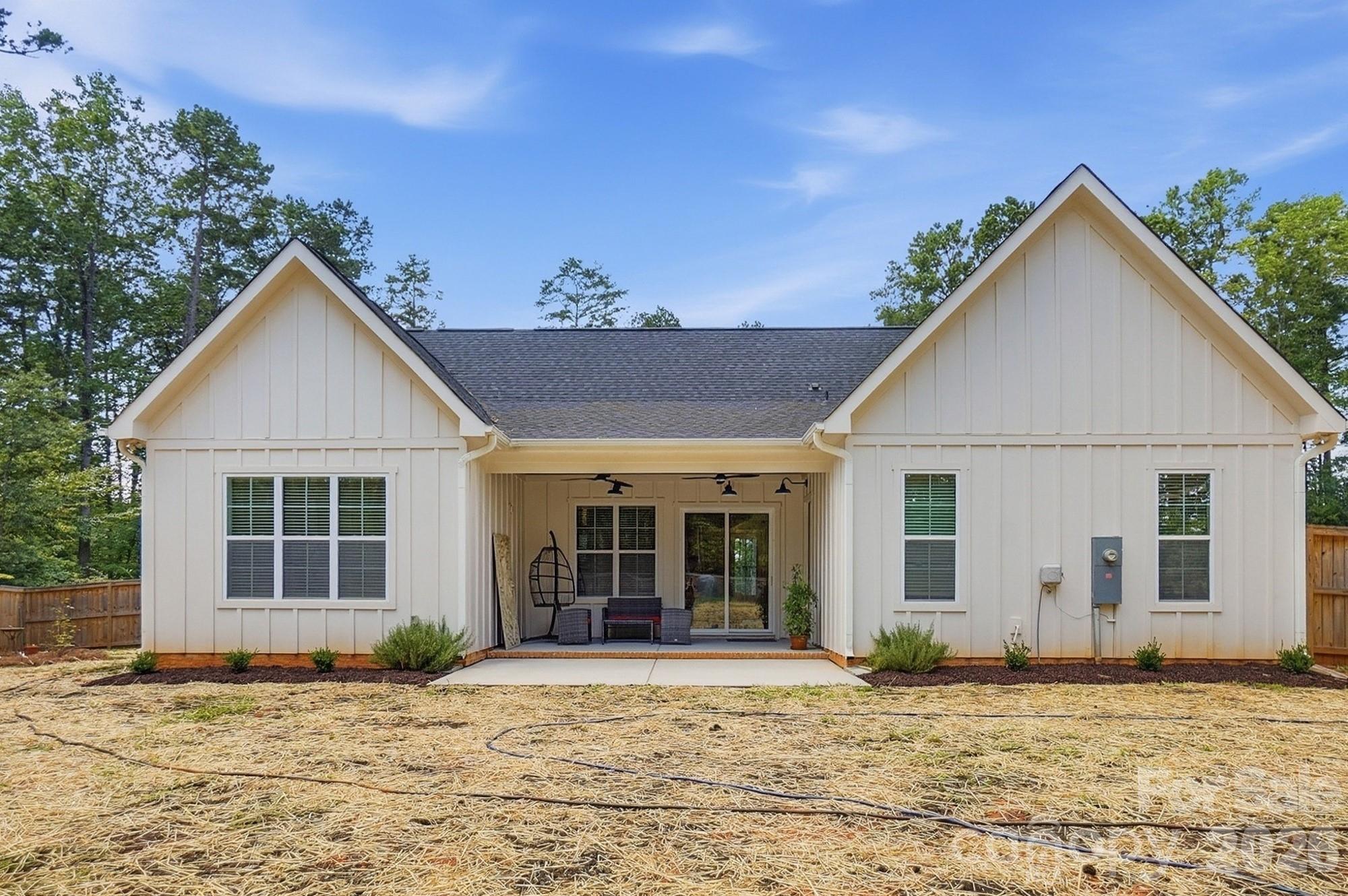 369 Sunderland Road Property Photo 35