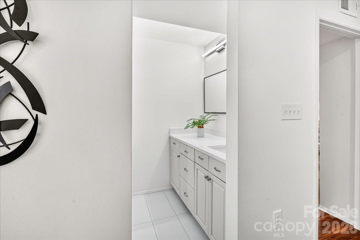 4906 Sardis Road D Property Photo 16