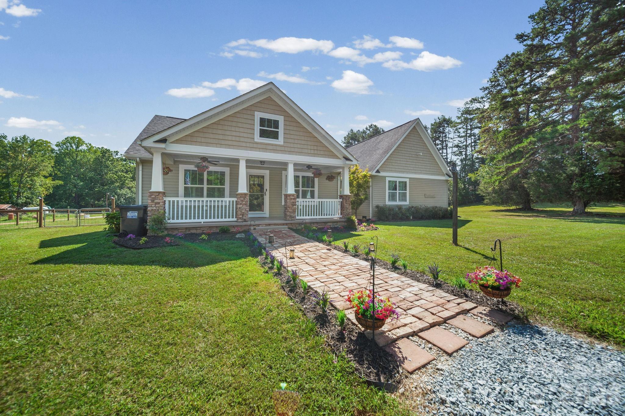 1360 Standing Oak Drive Property Photo 3