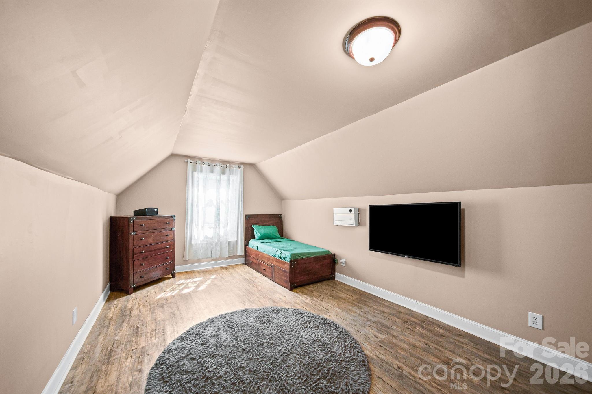 1360 Standing Oak Drive Property Photo 12