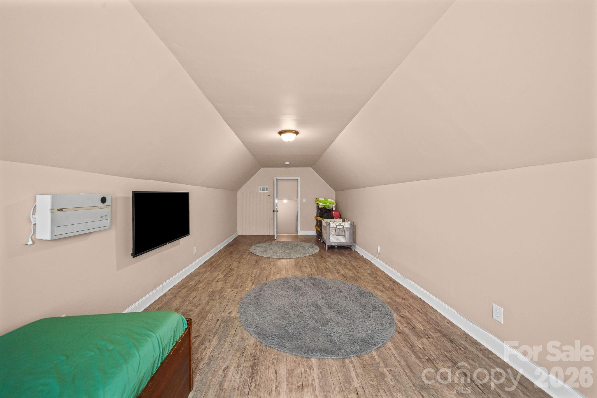 1360 Standing Oak Drive Property Photo 14
