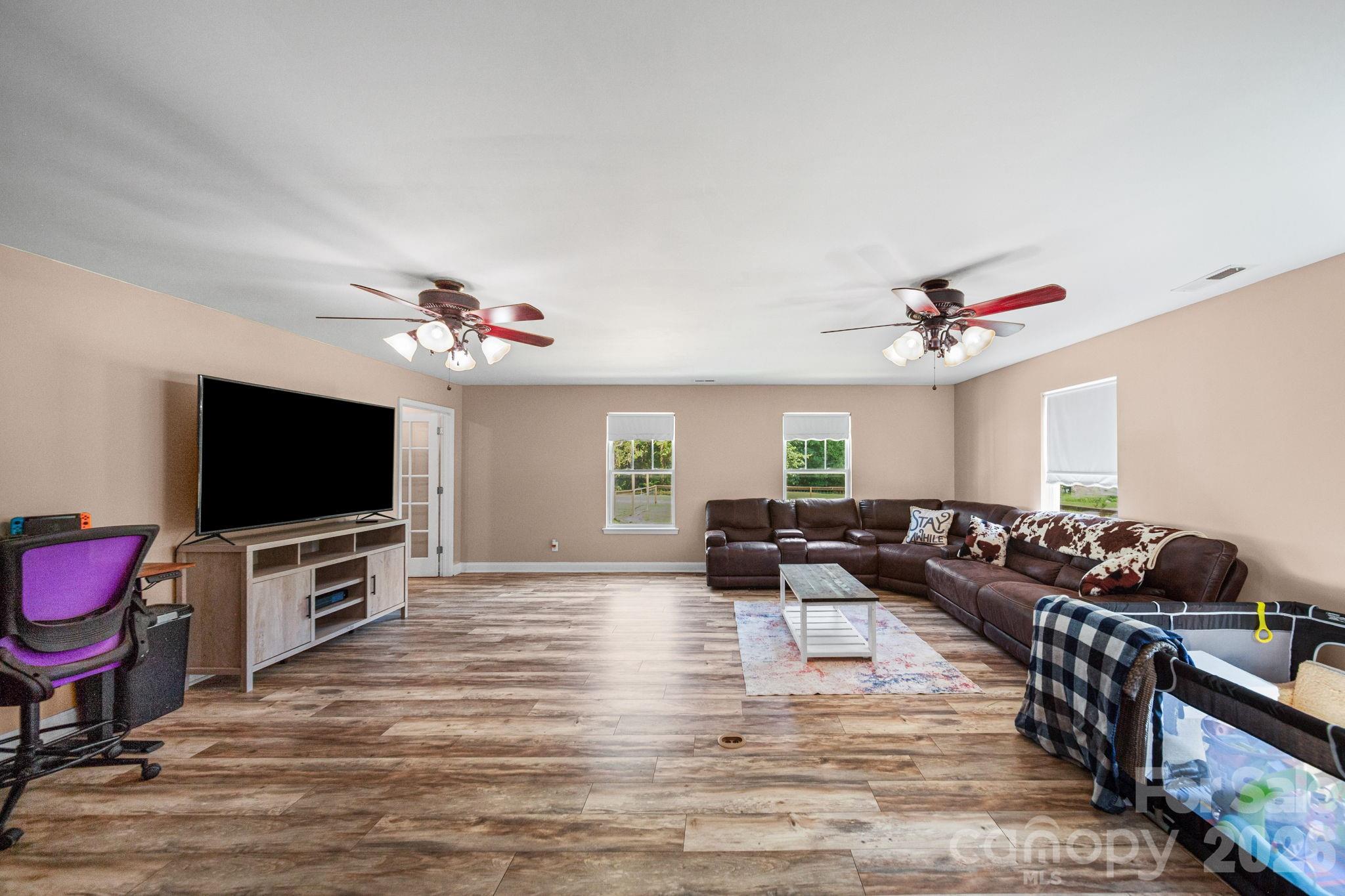 1360 Standing Oak Drive Property Photo 17