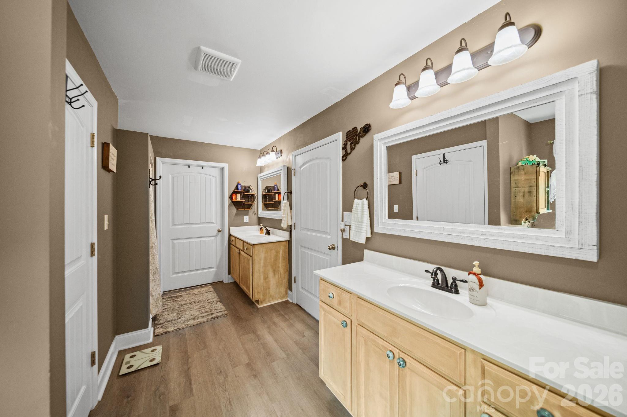 1360 Standing Oak Drive Property Photo 18